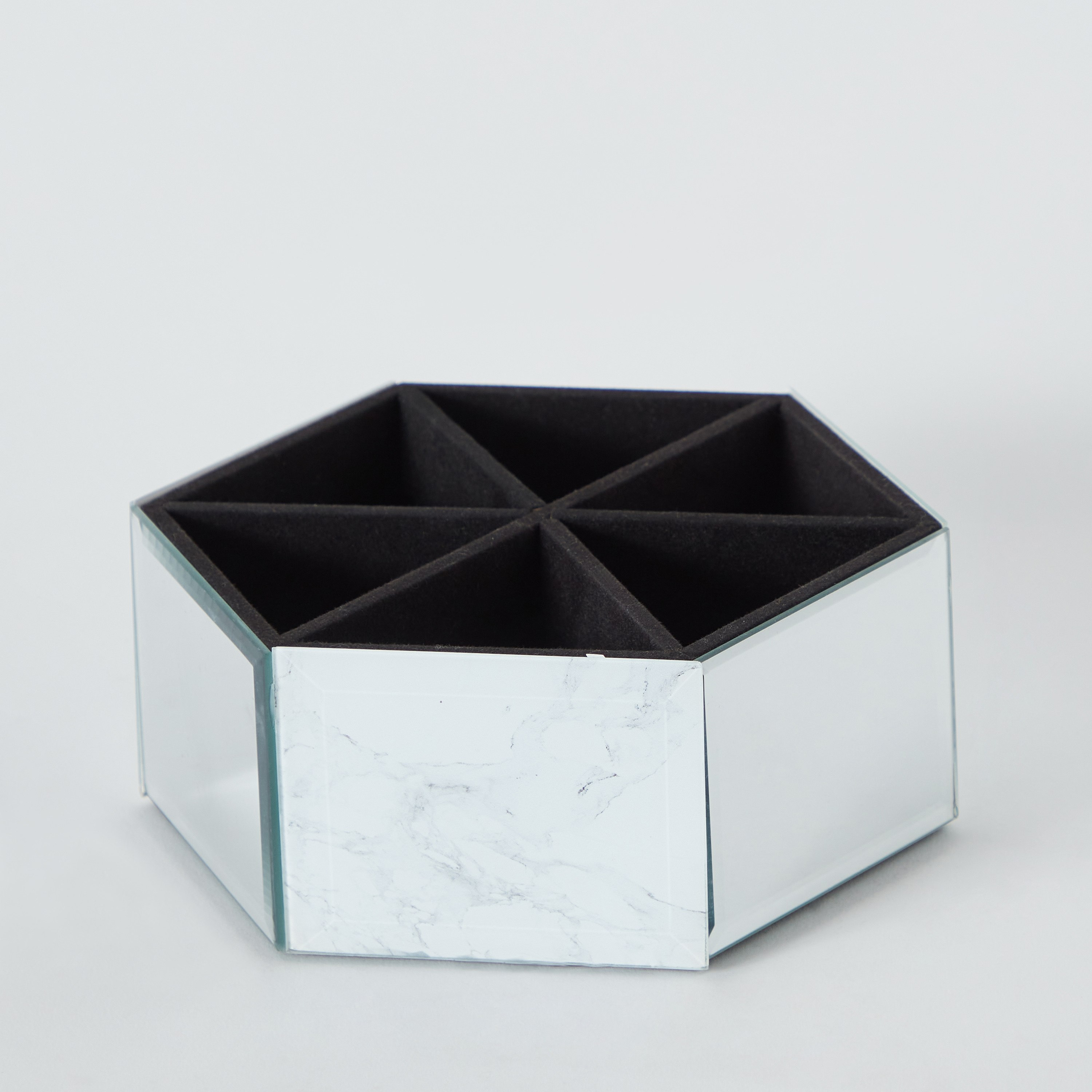 صندوق مجوهرات زجاج بلمسة تشطيب ميتاليك من لاماك - 17x14.7x6.5 سم-hbxbedroom-bedroomaccessories-jewelleryboxesandholders-image-7