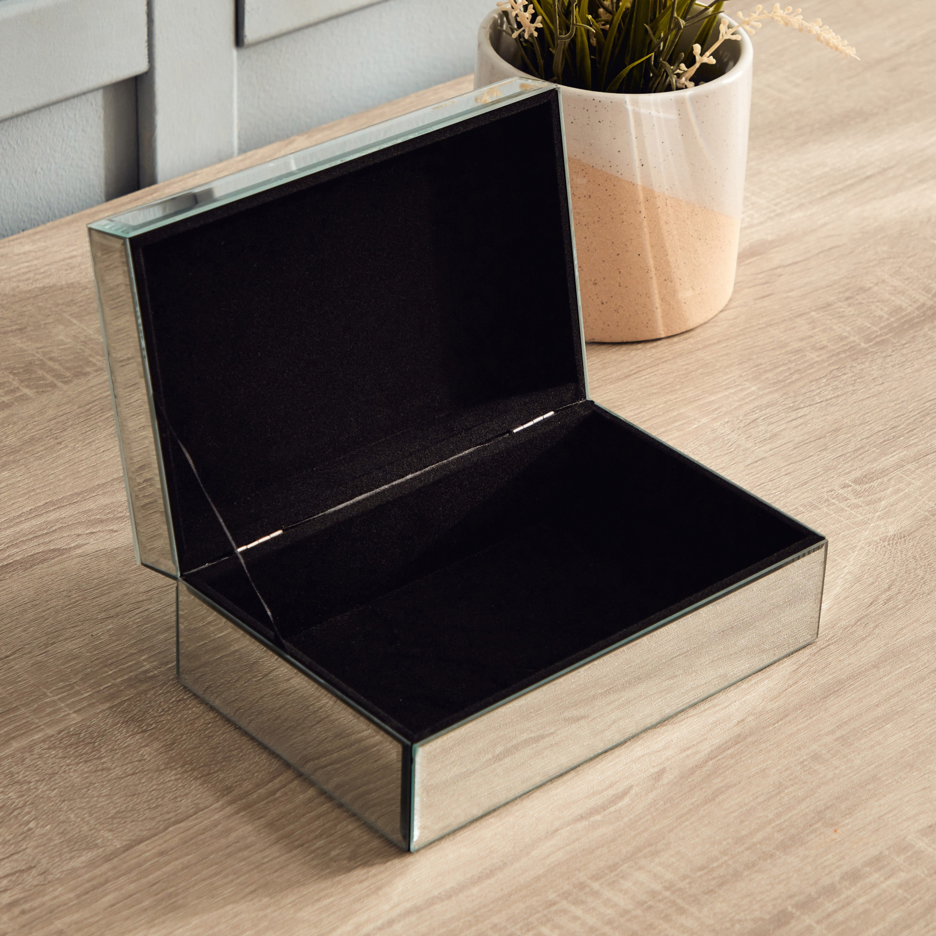 صندوق مجوهرات زجاج بلمسة تشطيب ميتاليك من لاماك - 22.8x14.8x7.8 سم-hbxbedroom-bedroomaccessories-jewelleryboxesandholders-image-4