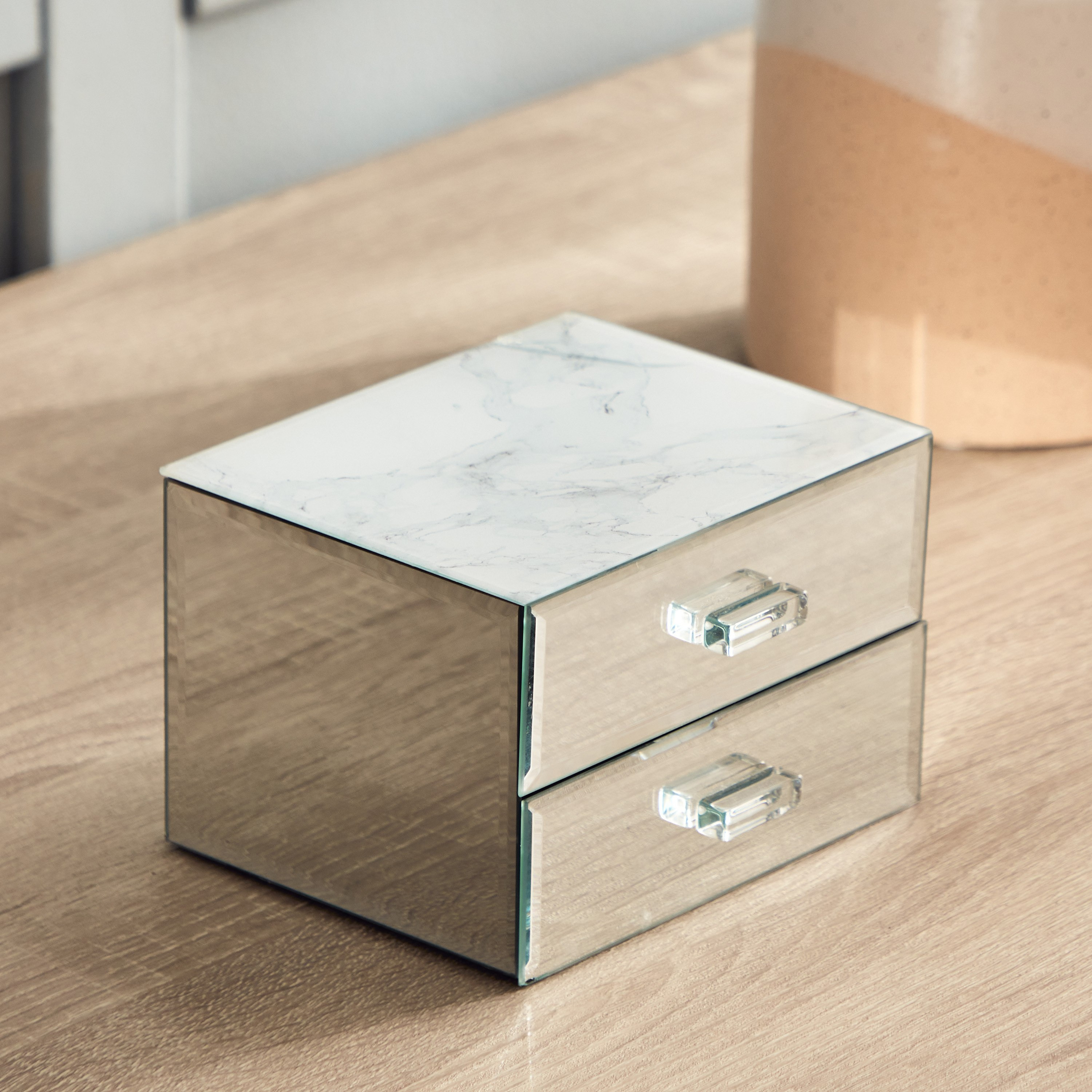 صندوق مجوهرات زجاج بتشطيب ميتاليك ودرجين من لاماك - 14.8x13x10 سم-hbxbedroom-bedroomaccessories-jewelleryboxesandholders-image-2