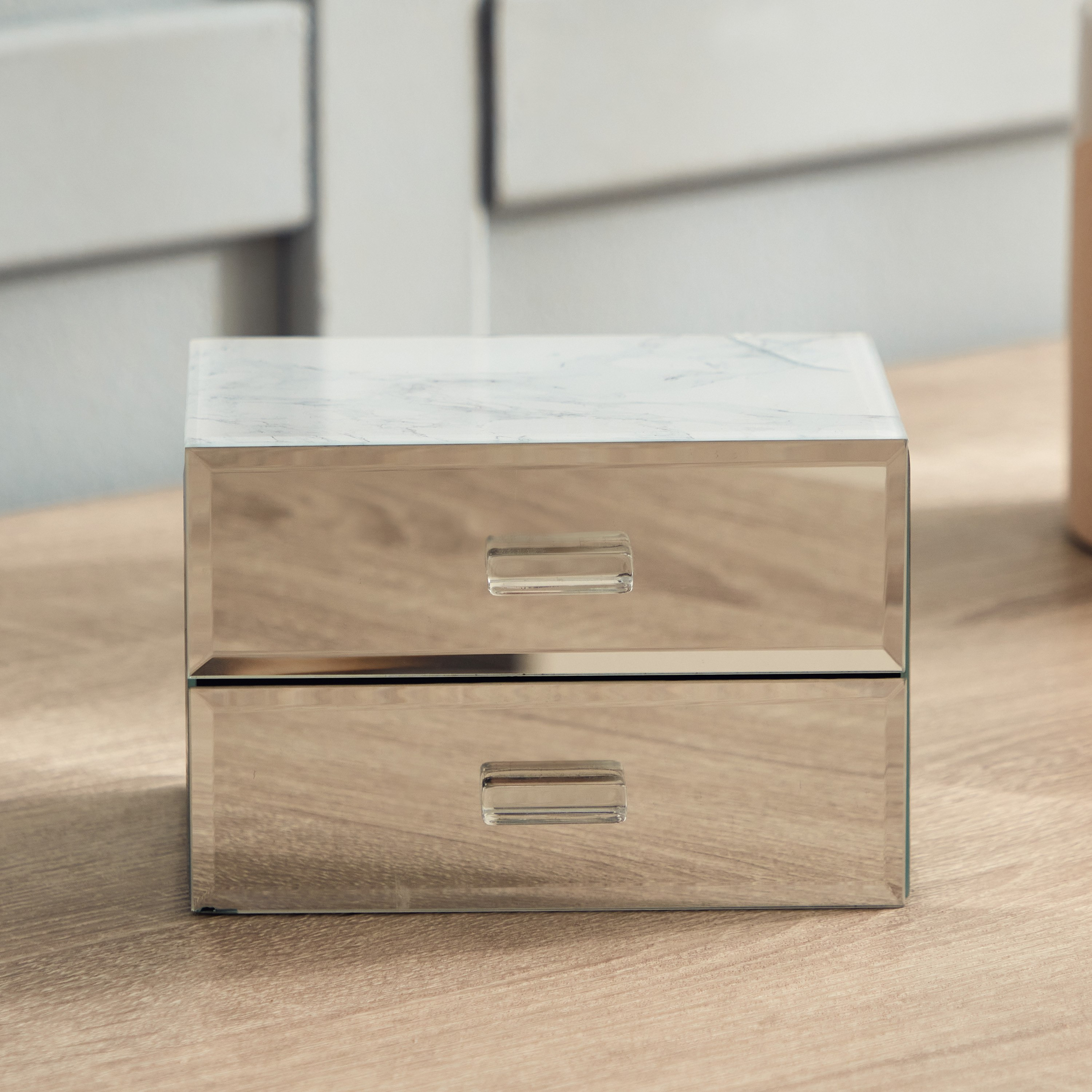 صندوق مجوهرات زجاج بتشطيب ميتاليك ودرجين من لاماك - 14.8x13x10 سم-hbxbedroom-bedroomaccessories-jewelleryboxesandholders-image-3
