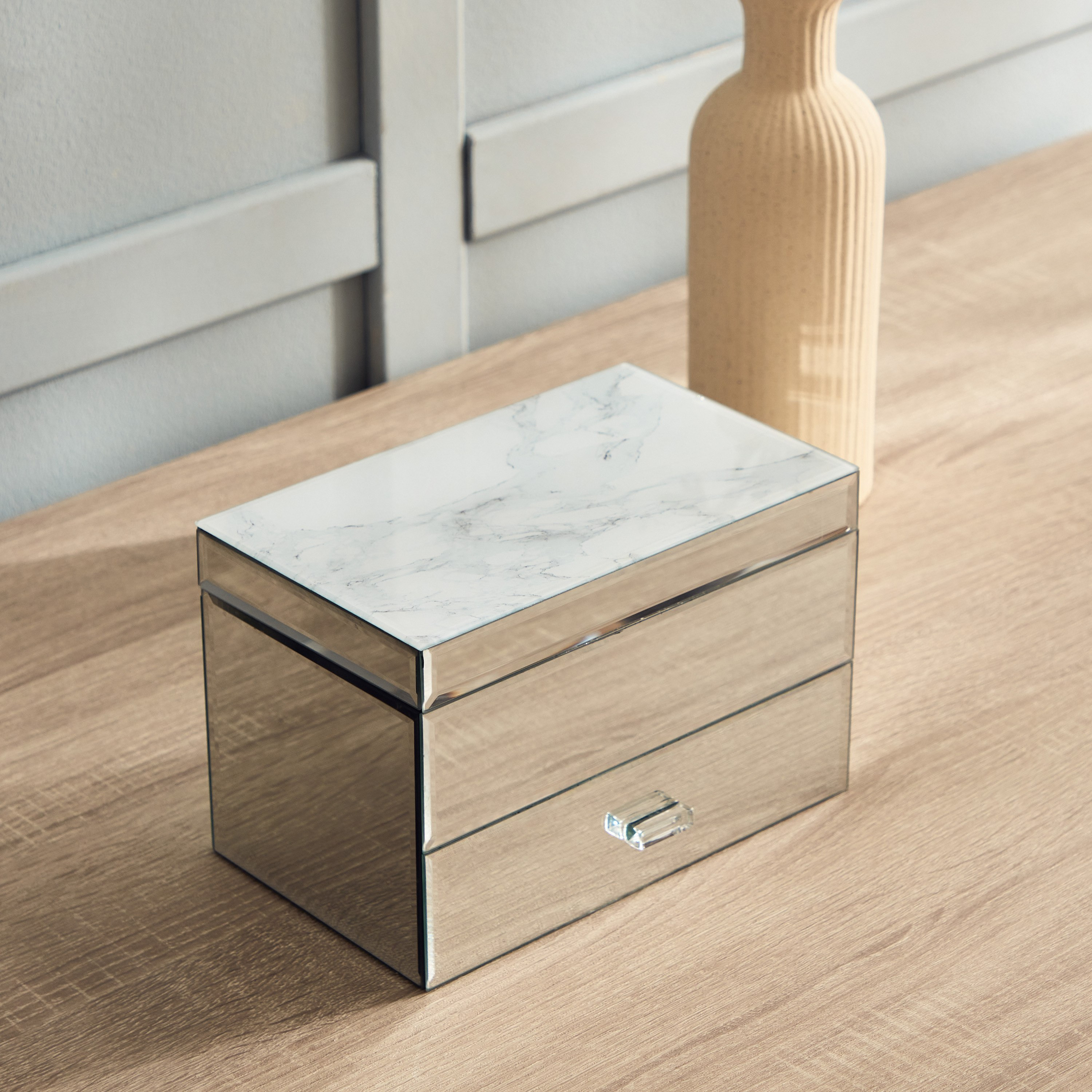 صندوق مجوهرات زجاج بتشطيب ميتاليك وطابقين من لاماك - 22.8x15x15 سم-hbxbedroom-bedroomaccessories-jewelleryboxesandholders-image-2