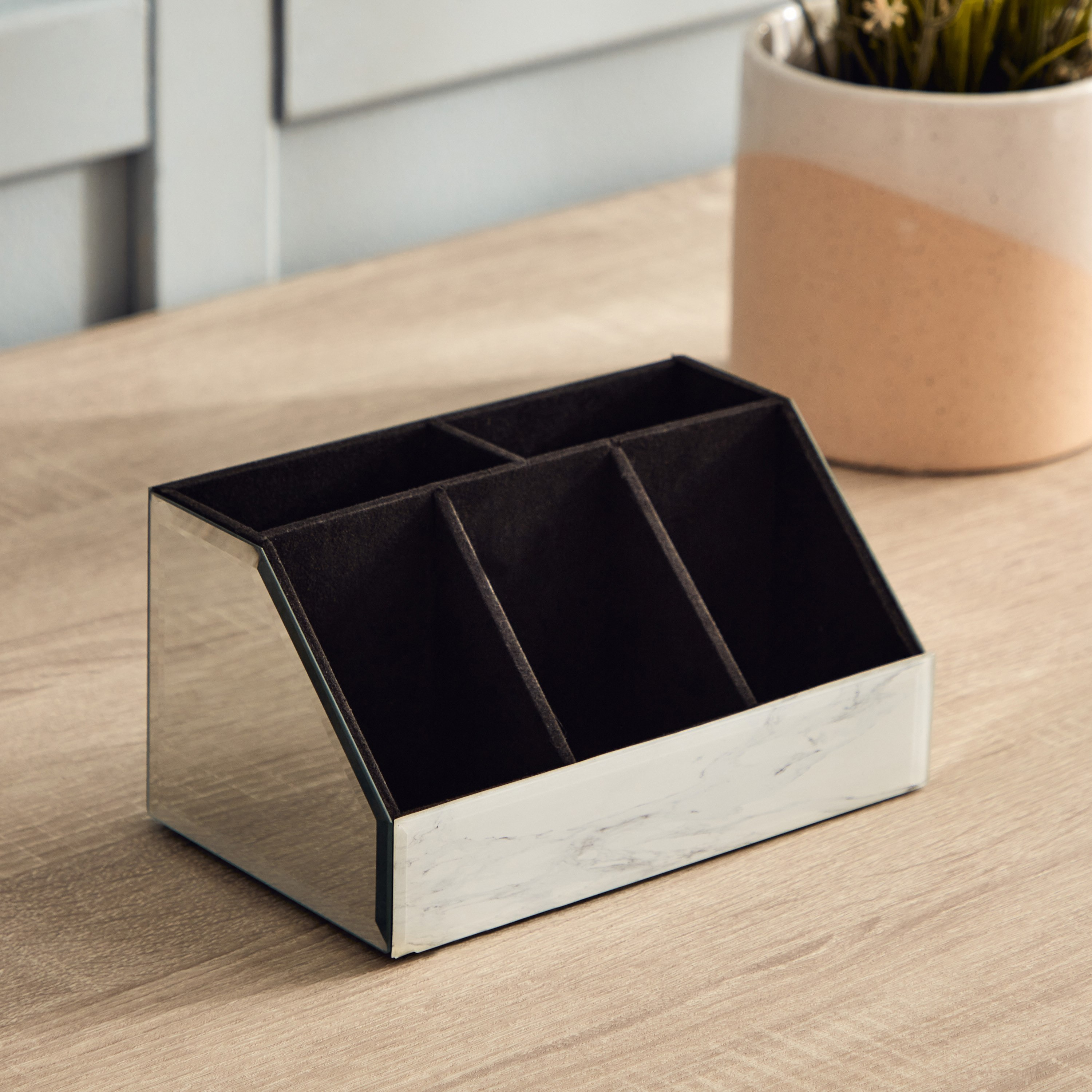 Lamac Metallic Finish Glass Jewellery Box - 19.7x11.5x10 cm-hbxbedroom-bedroomaccessories-jewelleryboxesandholders-image-2