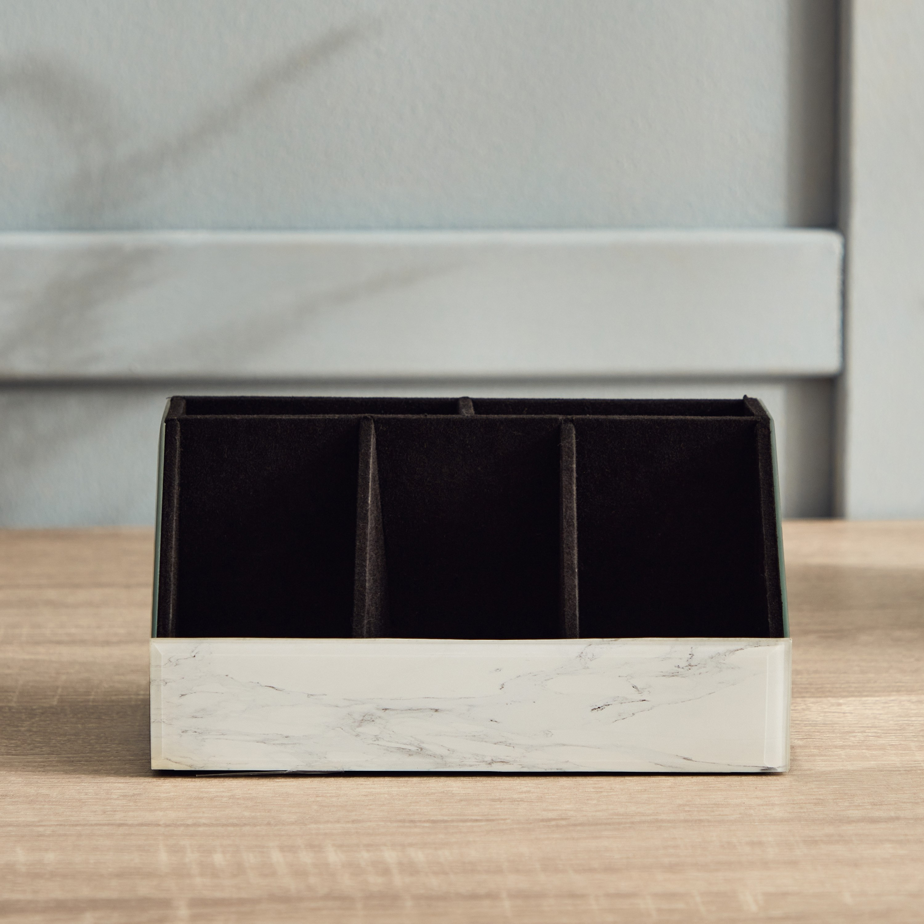 Lamac Metallic Finish Glass Jewellery Box - 19.7x11.5x10 cm-hbxbedroom-bedroomaccessories-jewelleryboxesandholders-image-3