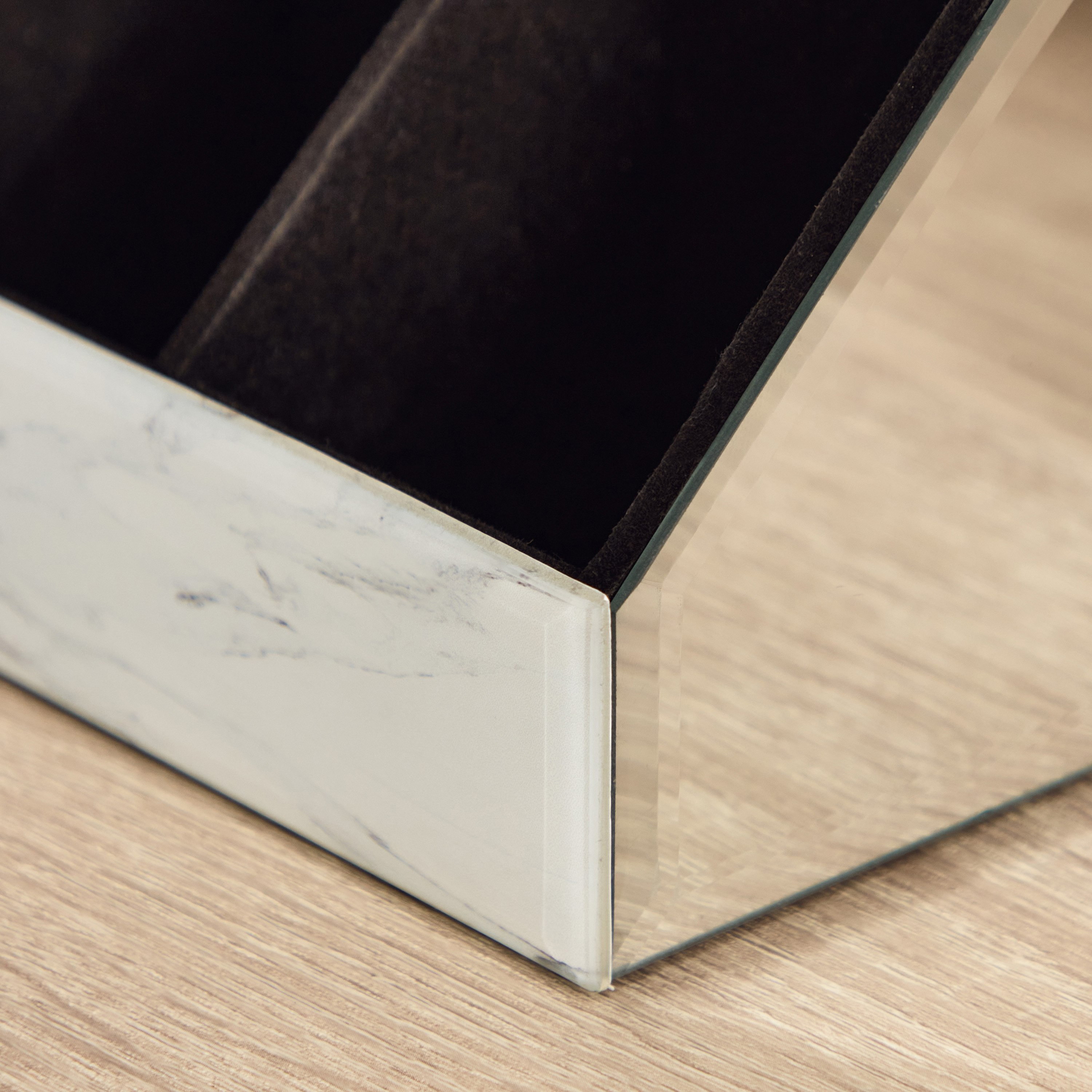 Lamac Metallic Finish Glass Jewellery Box - 19.7x11.5x10 cm-hbxbedroom-bedroomaccessories-jewelleryboxesandholders-image-5