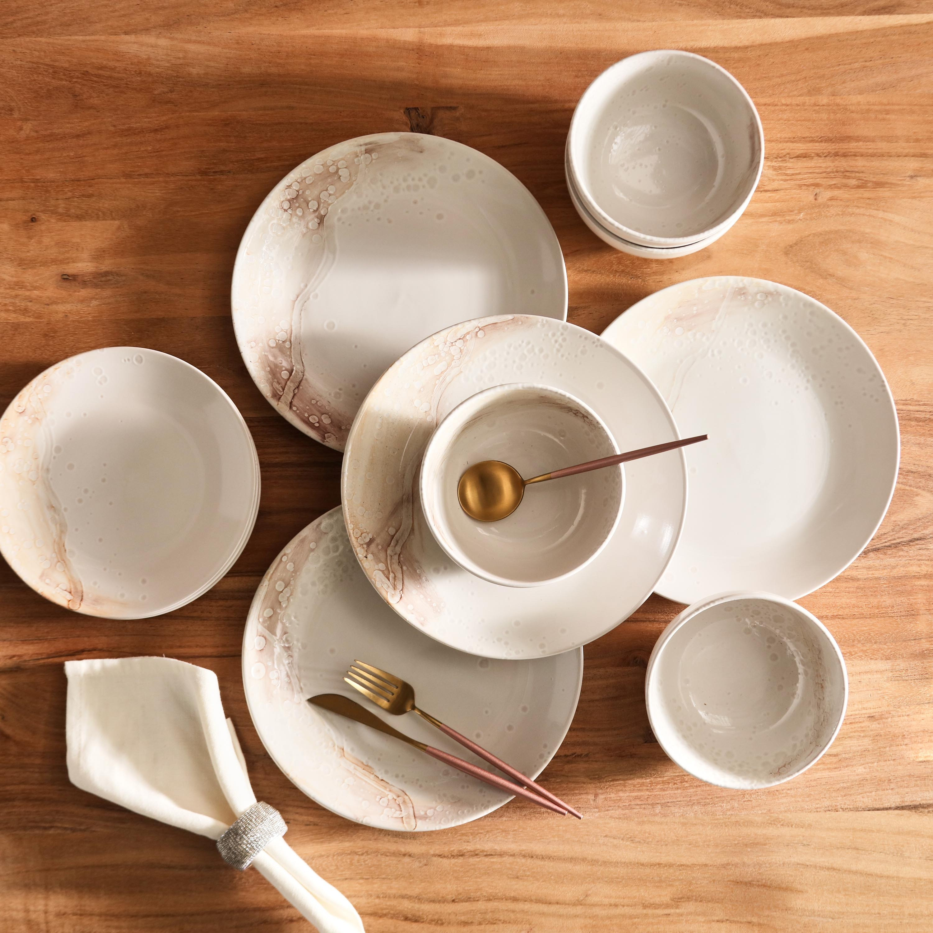 طقم عشاء 12 قطعة من الخزف الحجري من إليجنزا - 4 أشخاص-hbxhomeware-hbxkitchen-image-1