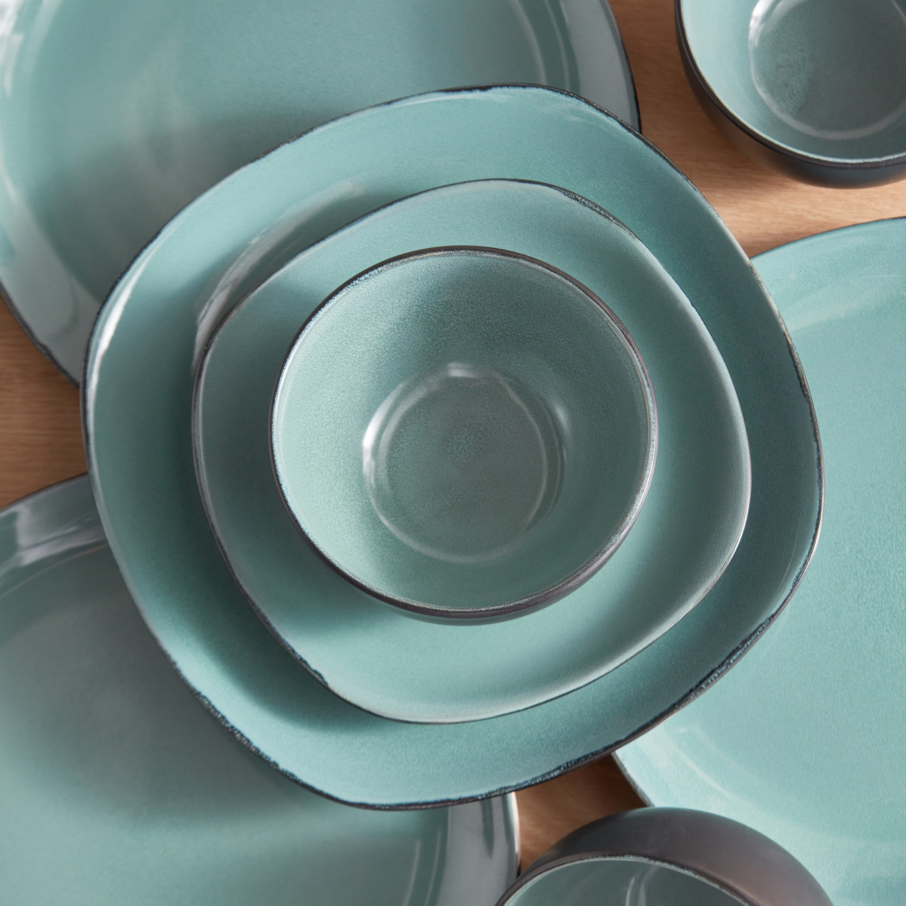 طقم عشاء 16 قطعة من الخزف الحجري من إليجنزا - 4 أشخاص-hbxhomeware-hbxkitchen-image-3