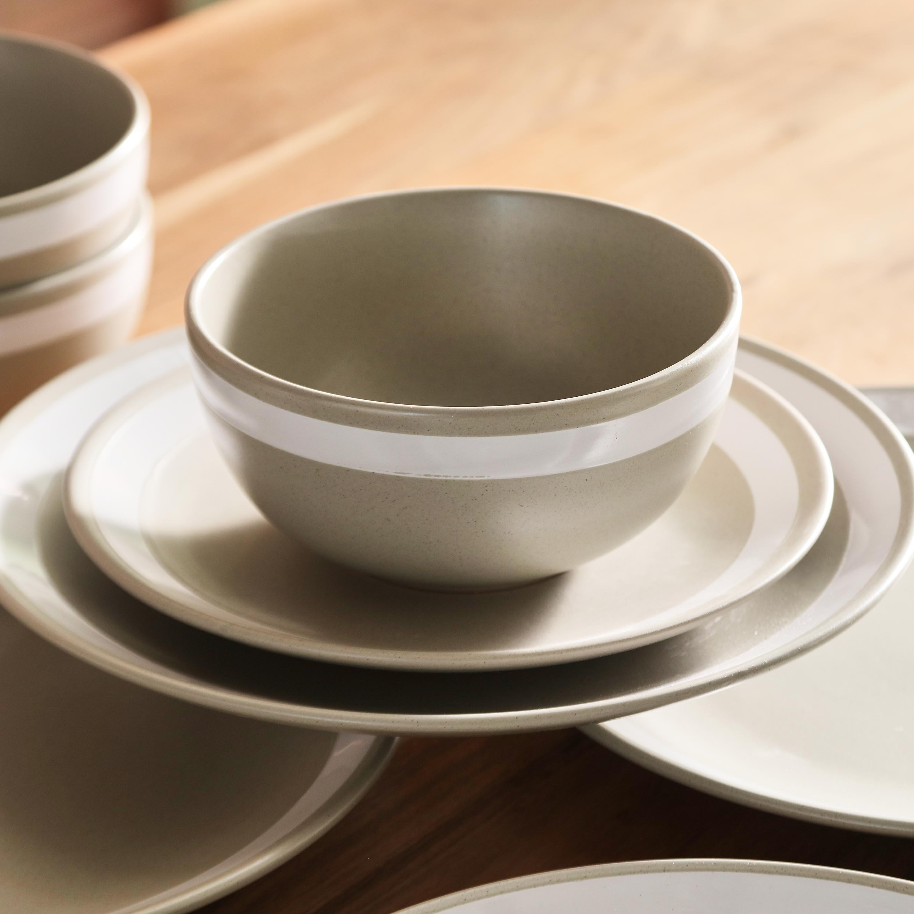 طقم عشاء 16 قطعة من الخزف الحجري من إليجنزا - 4 أشخاص-hbxhomeware-hbxkitchen-image-4