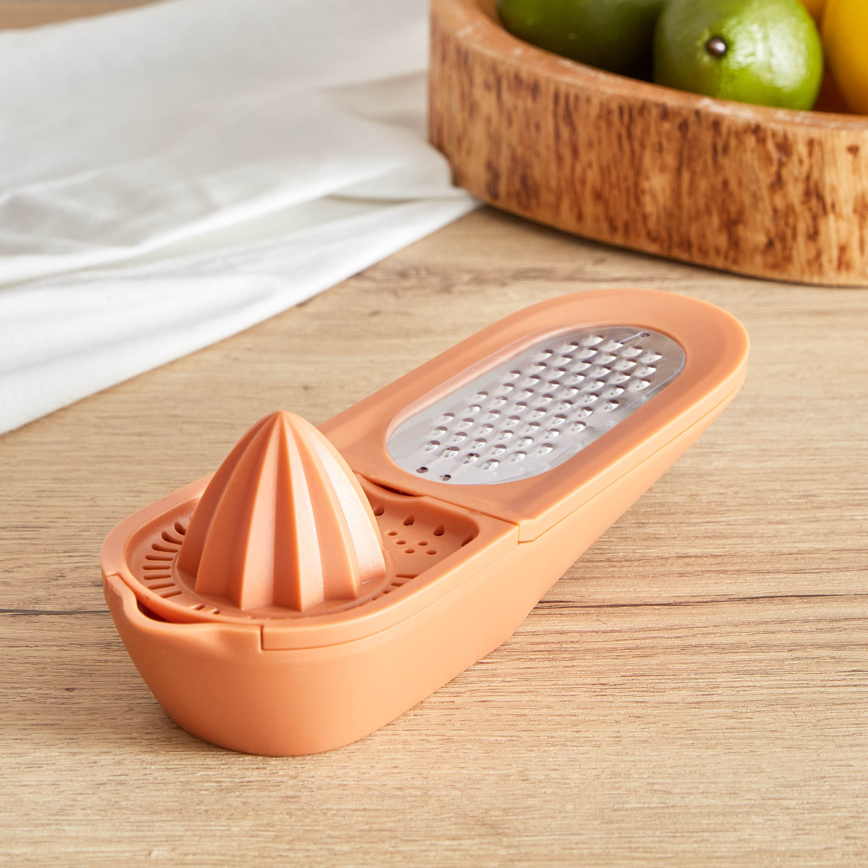 Avon Juicer and Grater Set