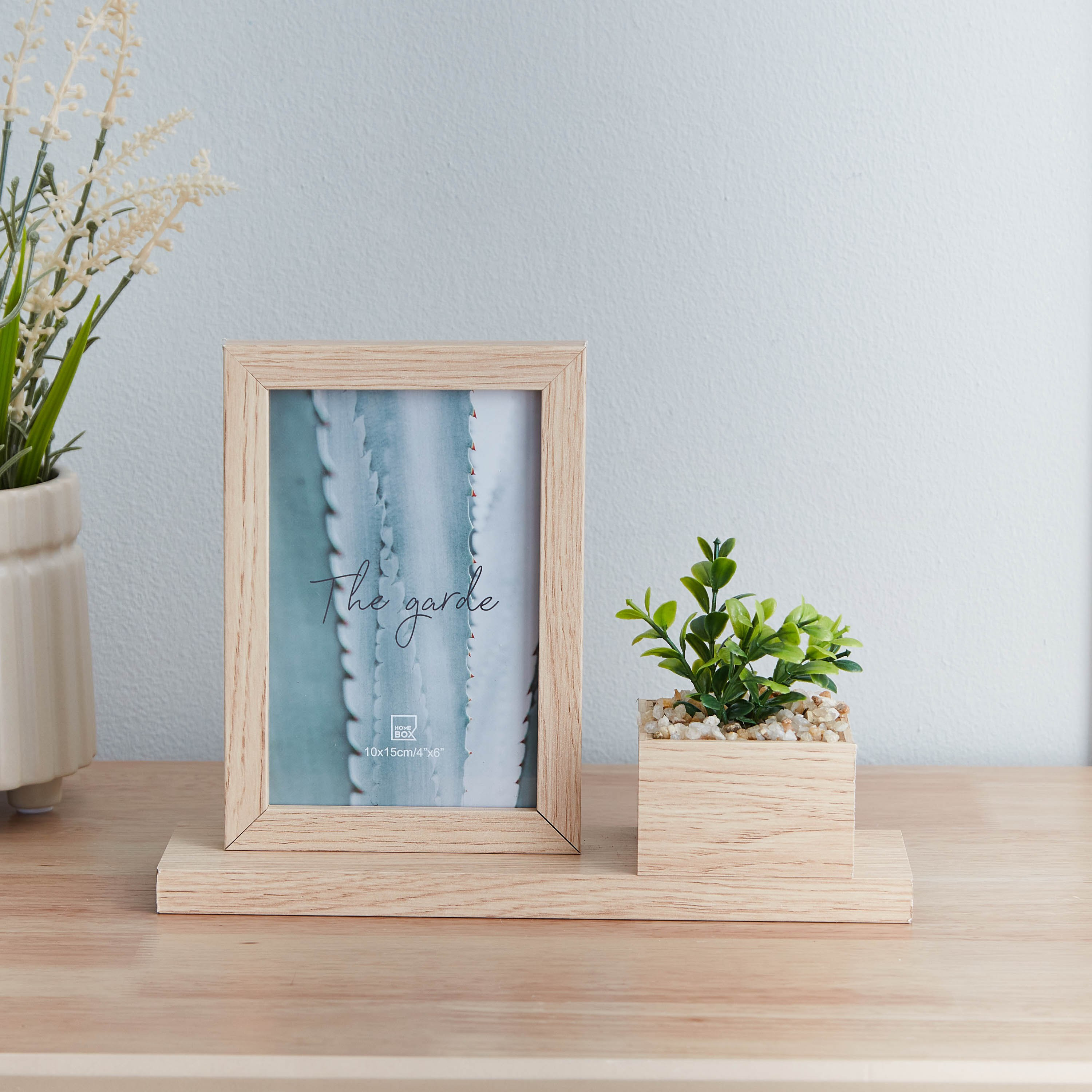 برواز مع إناء زرع من فارو-hbxdiningroom-decorandaccessories-photoframes-image-1