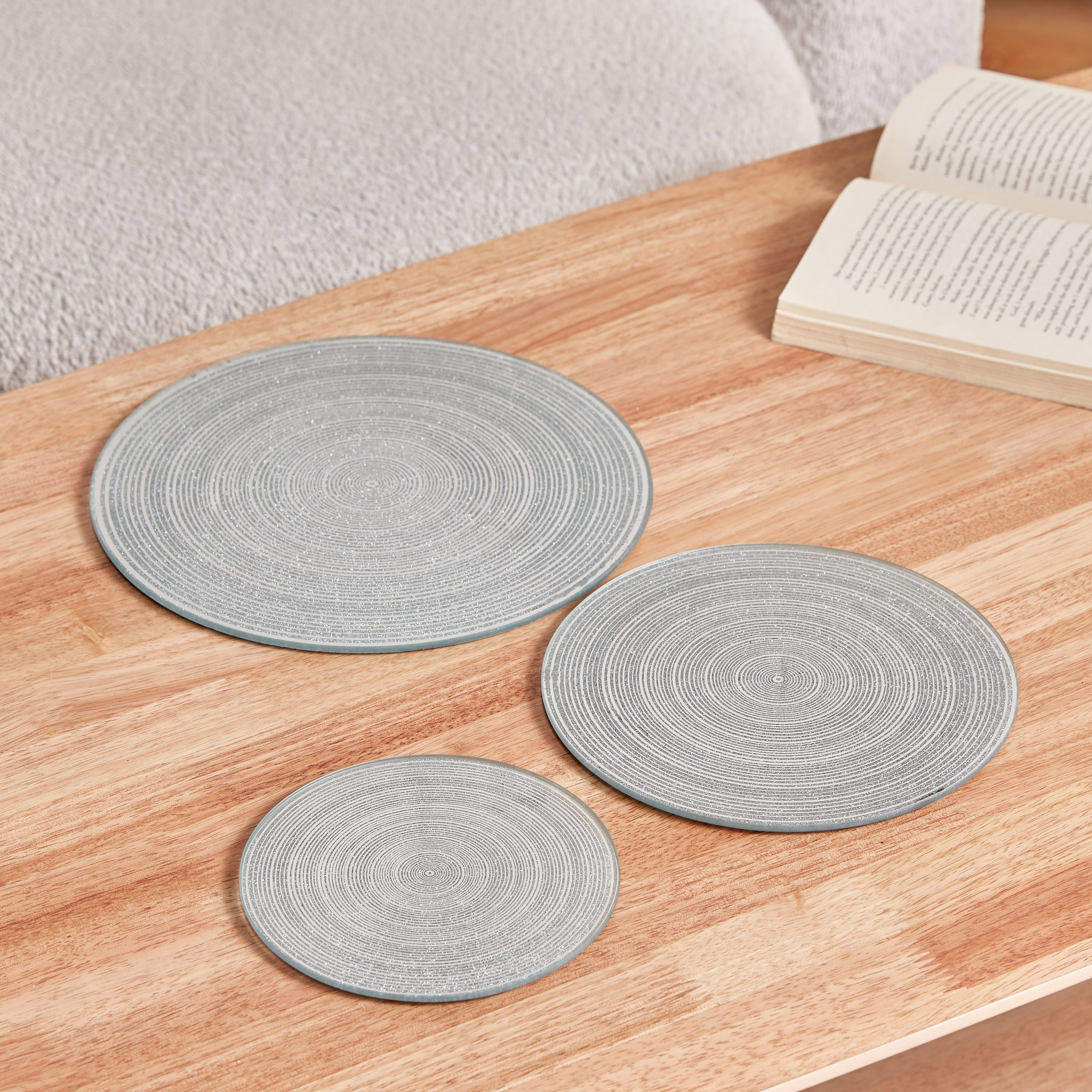 طقم صواني ديكور زجاج مستديرة بارزة الملمس 3 قطع من ديستان-hbxhomeware-hbxdecorandfurnishings-image-3