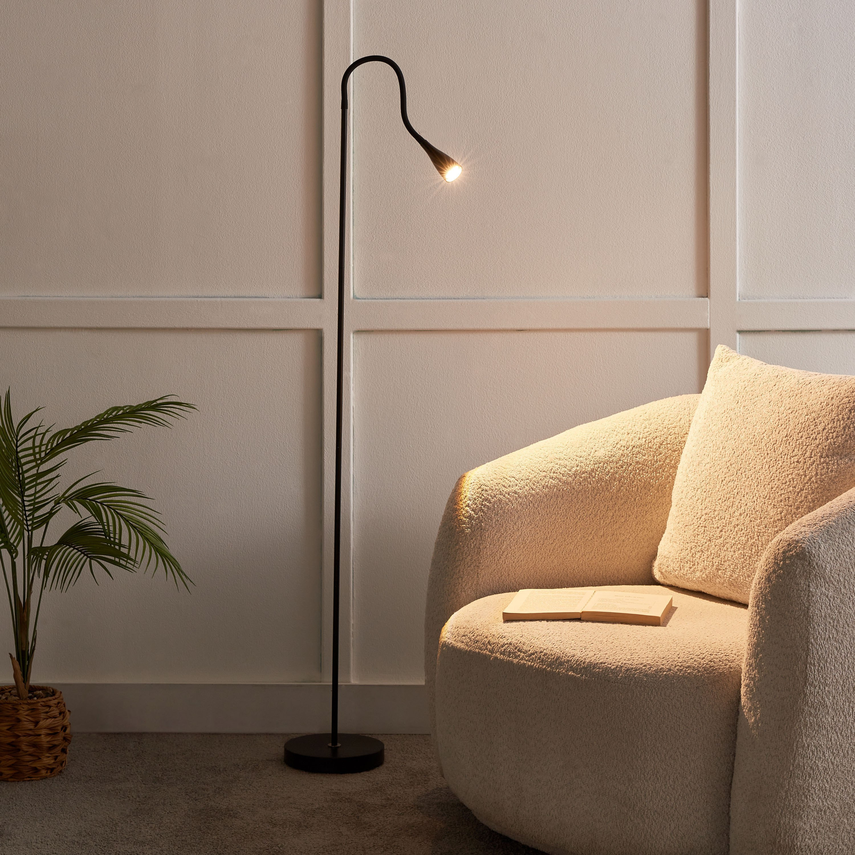 Omega 3W LED Metal Floor Lamp - 19x145 cm-hbxhomeware-hbxdecorandfurnishings-image-6