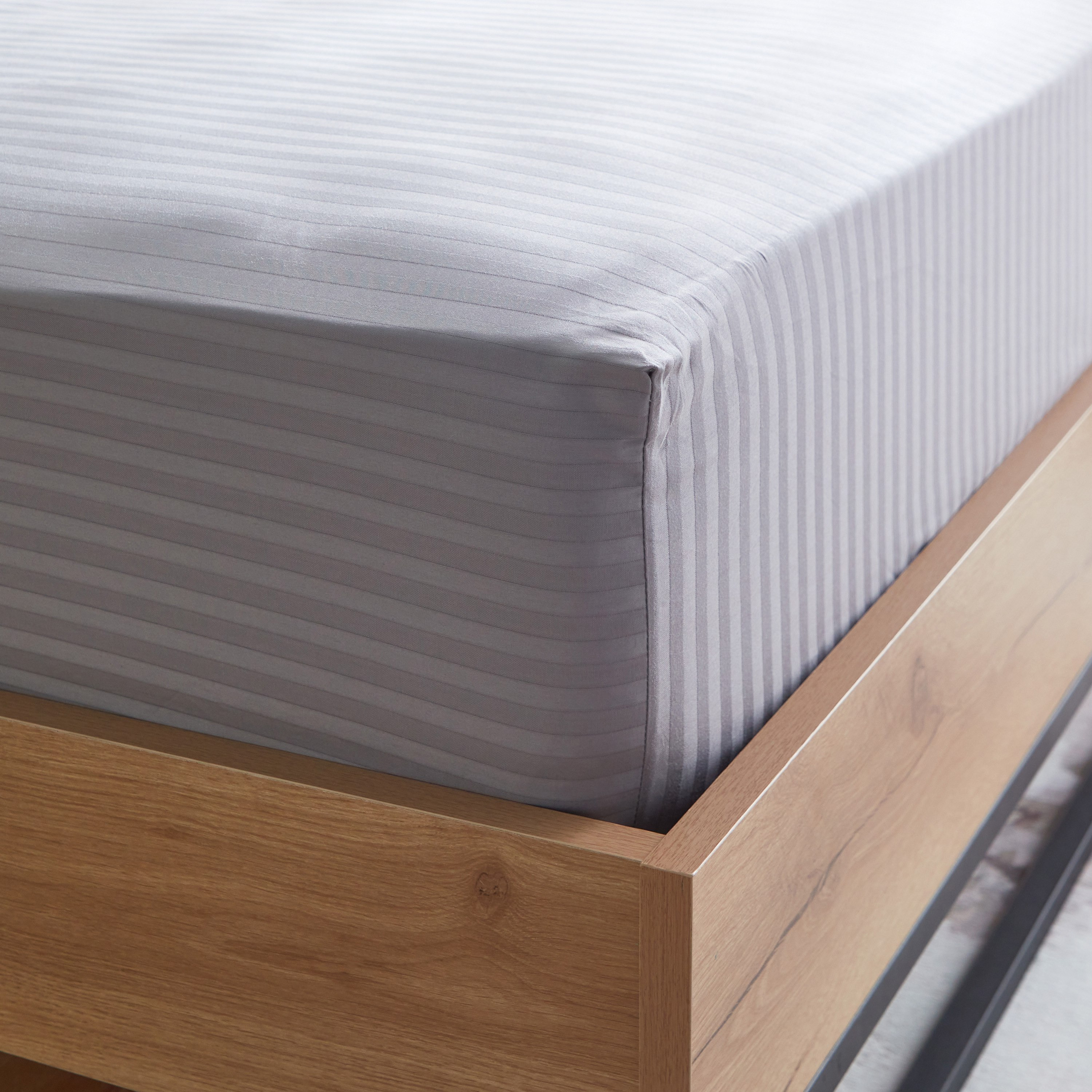 شرشف مطاطي فردي قطن بي سي أي بتقليم ساتن من هاميلتون - 90x200+30 سم-hbxhomeware-hbxbedroom-image-5