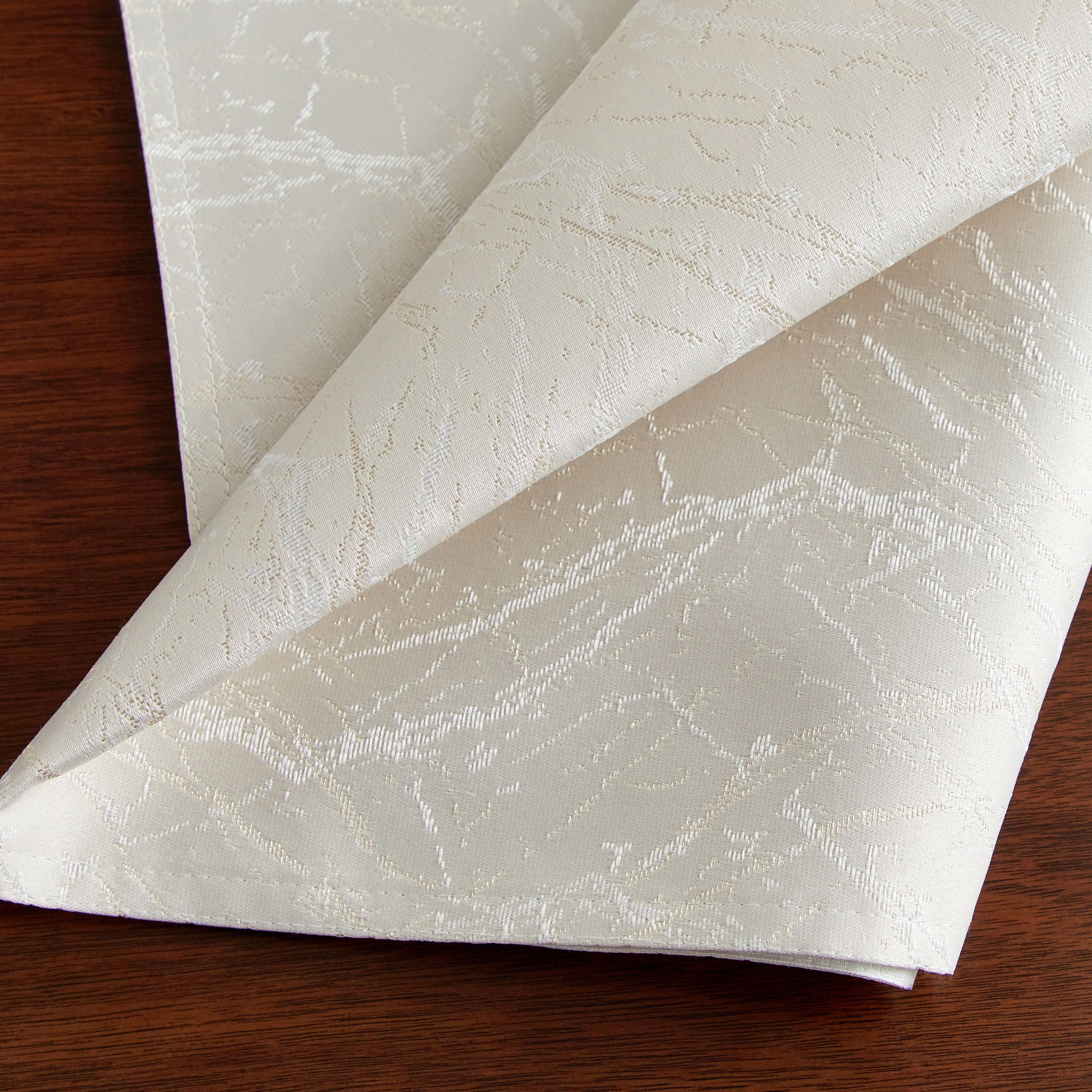 مفرش طاولة جاكار يستخدم على الوجهين من هاربر ماربيلا - 33x120 سم-hbxdecorandfurnishings-homefurnishings-tablelinens-image-5