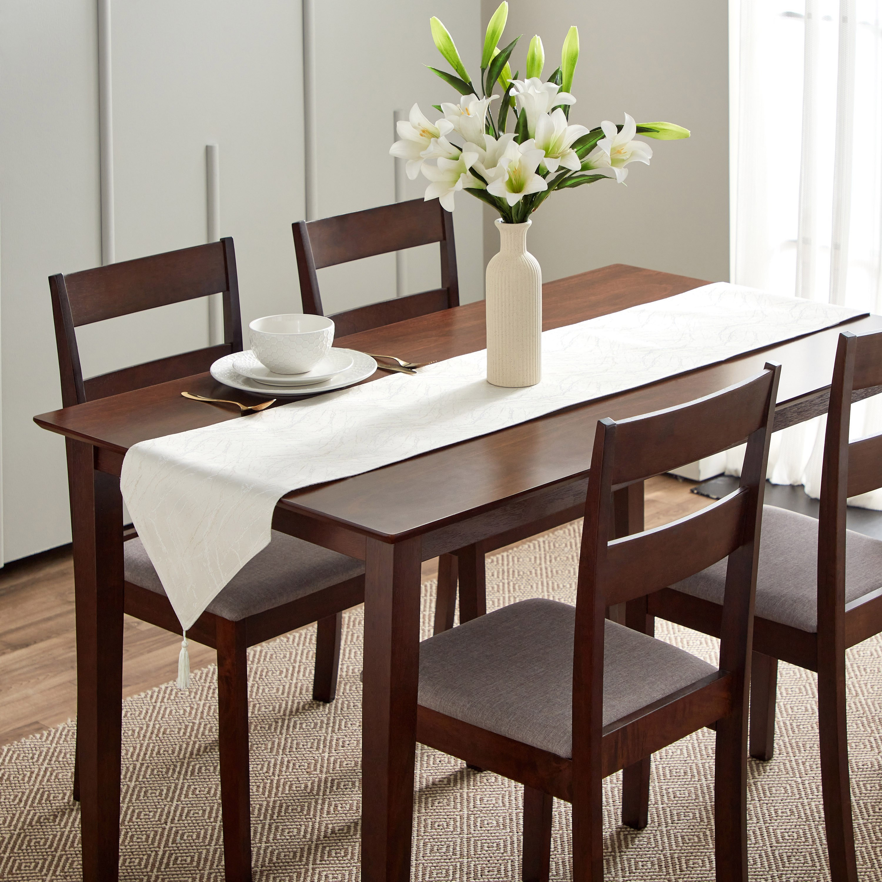 مفرش طاولة جاكار من هاربر ماربيلا - 33x180 سم-hbxdecorandfurnishings-homefurnishings-tablelinens-image-6