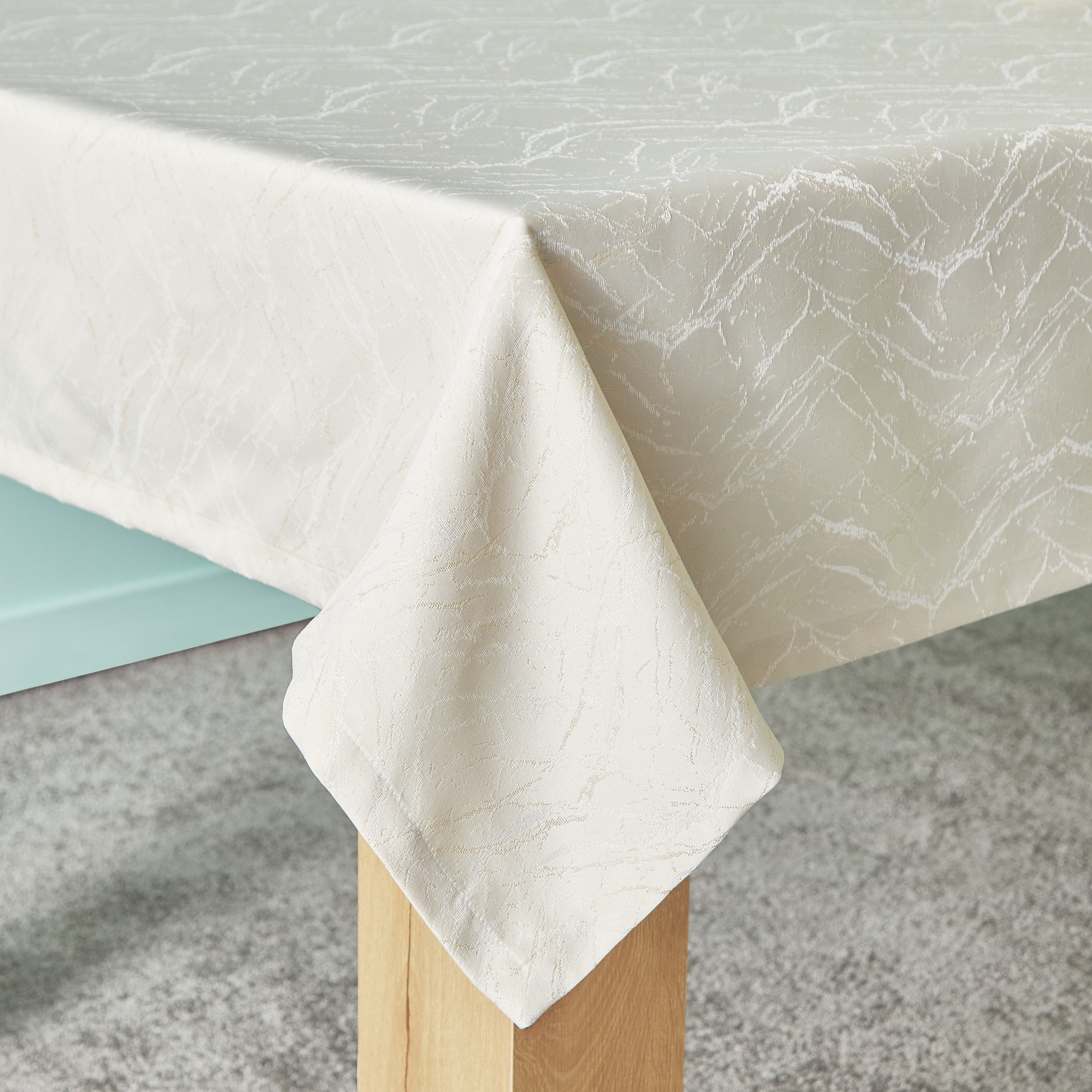 مفرش طاولة جاكارد يُستخدم على الوجهين ماربيلا من هاربر - 140x200 سم-hbxdecorandfurnishings-homefurnishings-tablelinens-image-2