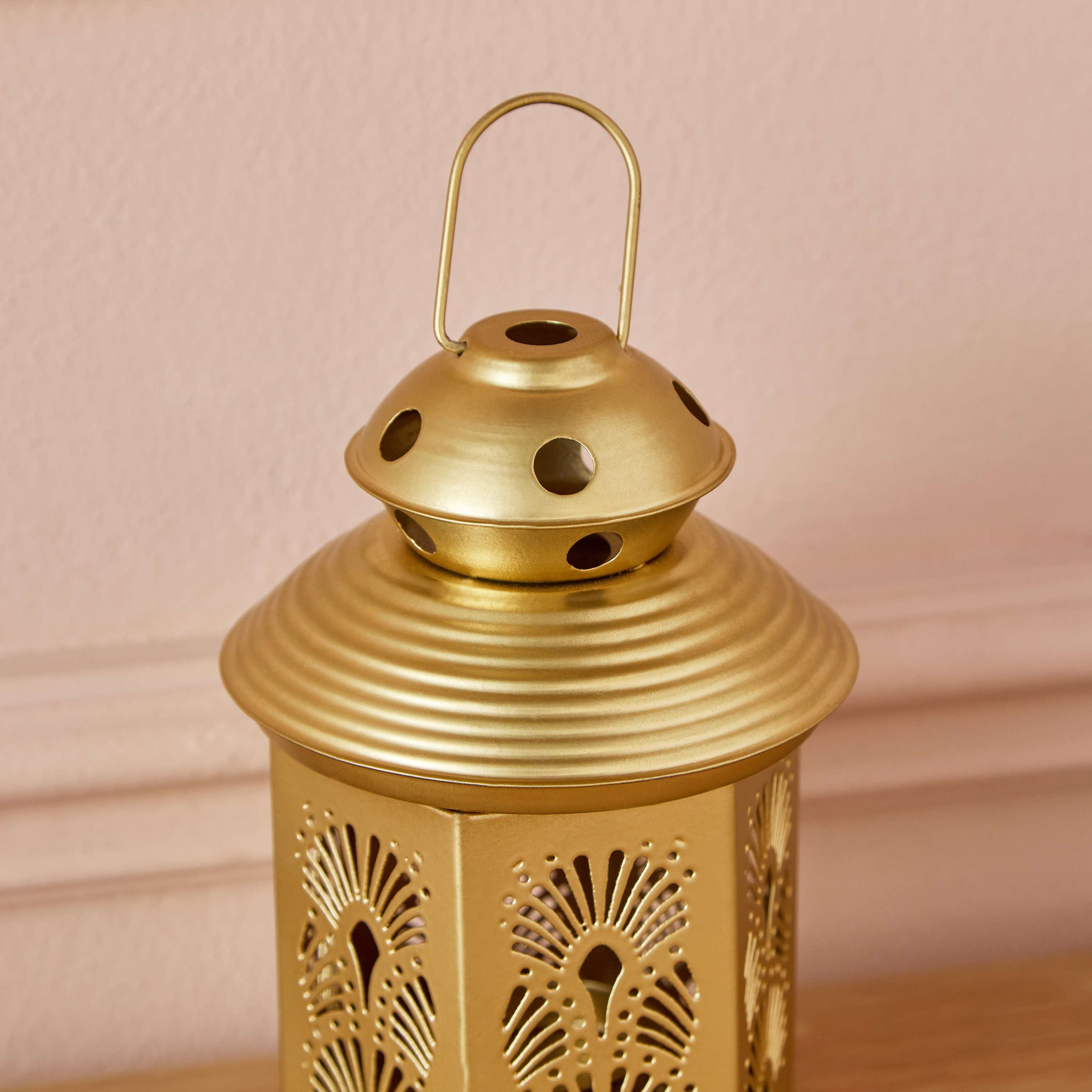 فانوس معدن محفور من فليكر - 9x9x14 سم-hbxdecorandfurnishings-homeaccessories-lanterns-image-3