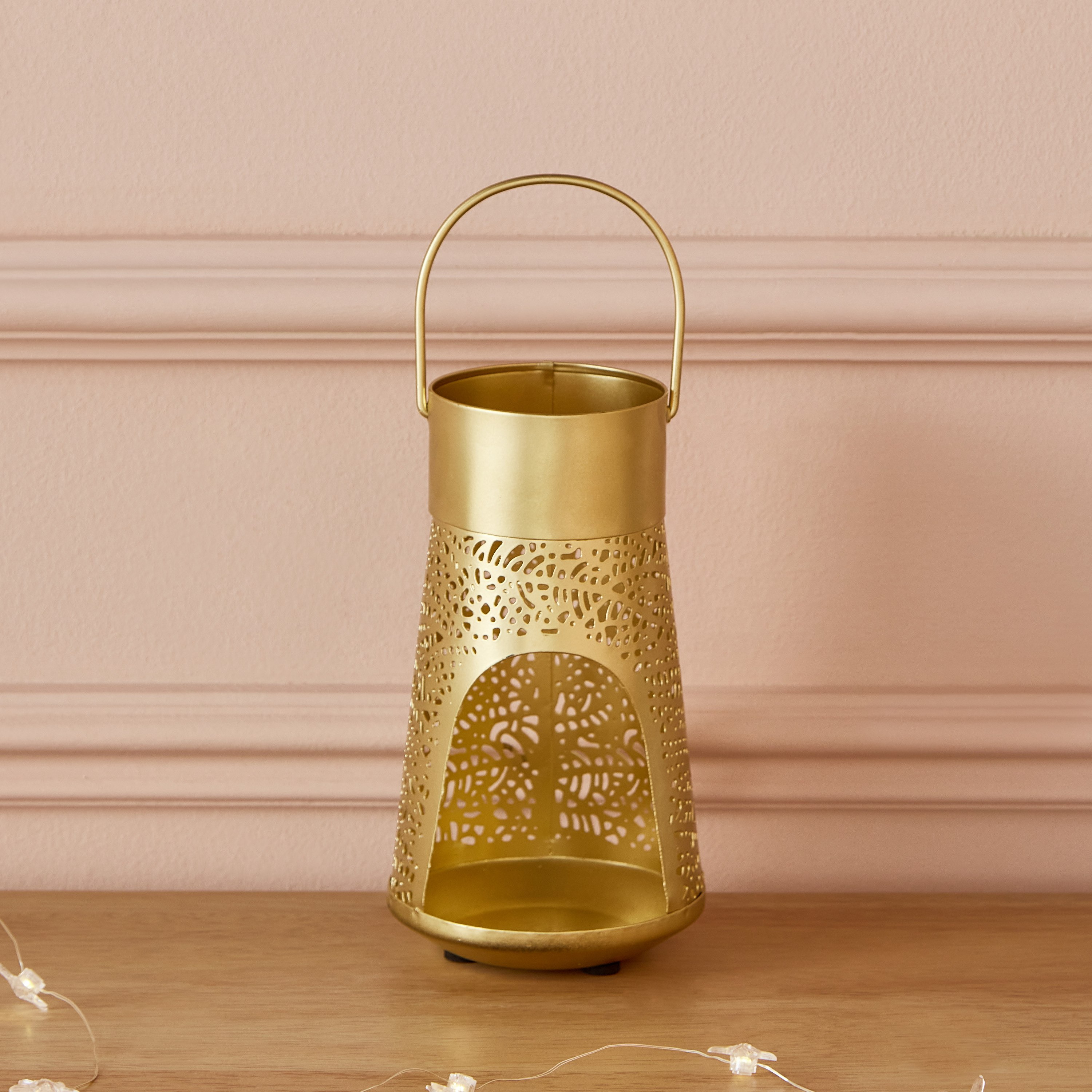 فانوس ديكور معدن محفور من فليكر - 11x11x18 سم-hbxdecorandfurnishings-homeaccessories-lanterns-image-2