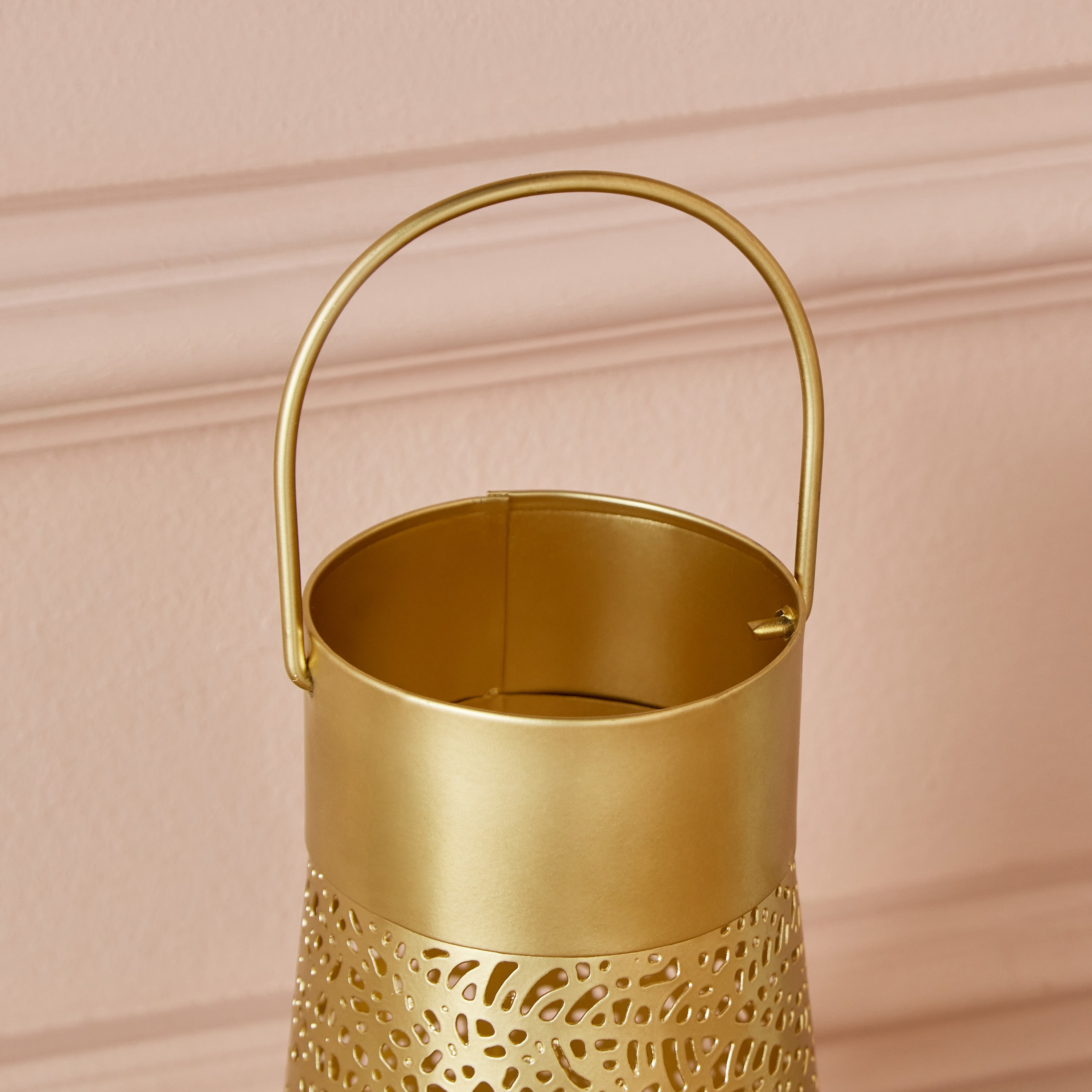 فانوس ديكور معدن محفور من فليكر - 11x11x18 سم-hbxdecorandfurnishings-homeaccessories-lanterns-image-4
