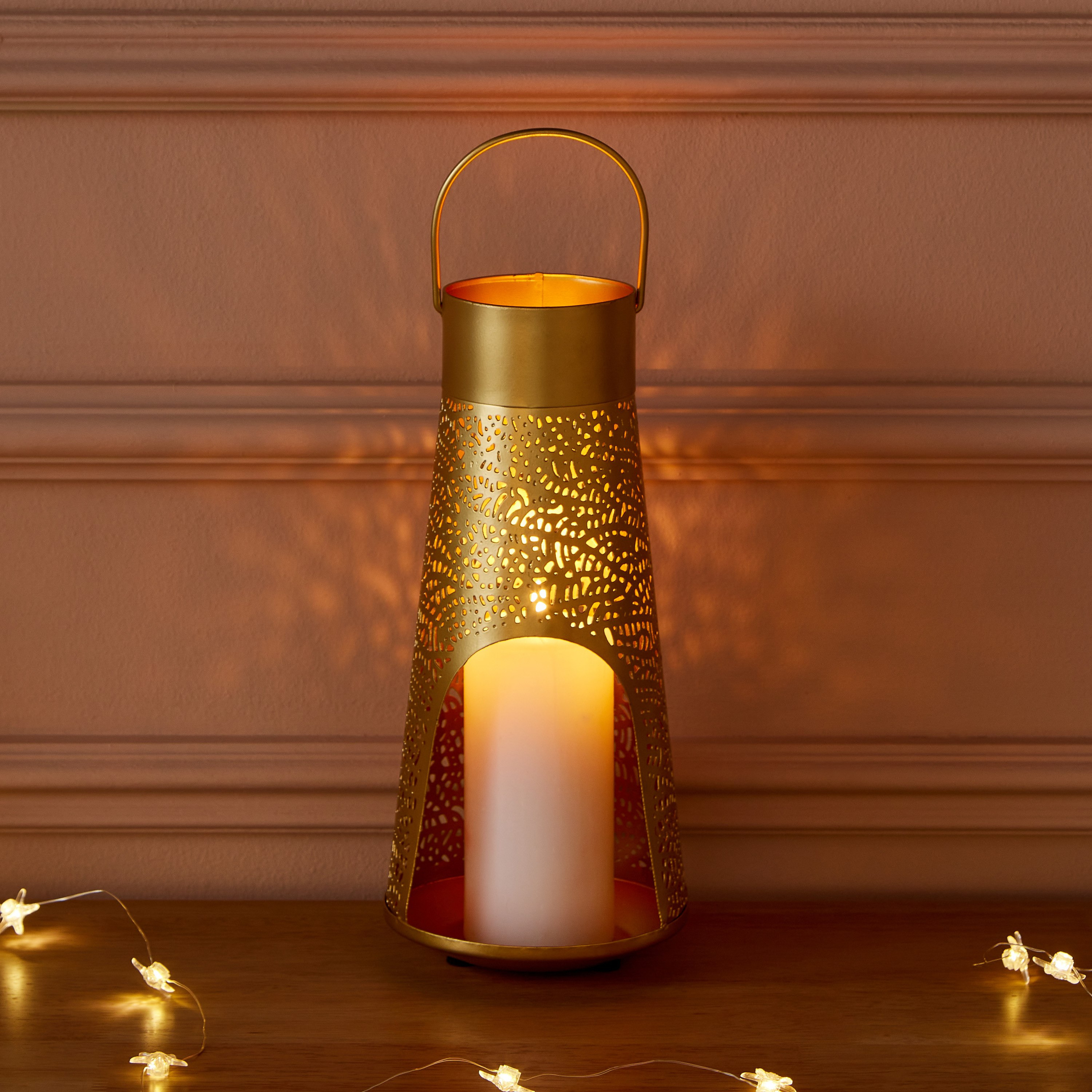 فانوس ديكور معدن محفور من فليكر - 13x13x27 سم-hbxdecorandfurnishings-homeaccessories-lanterns-image-1