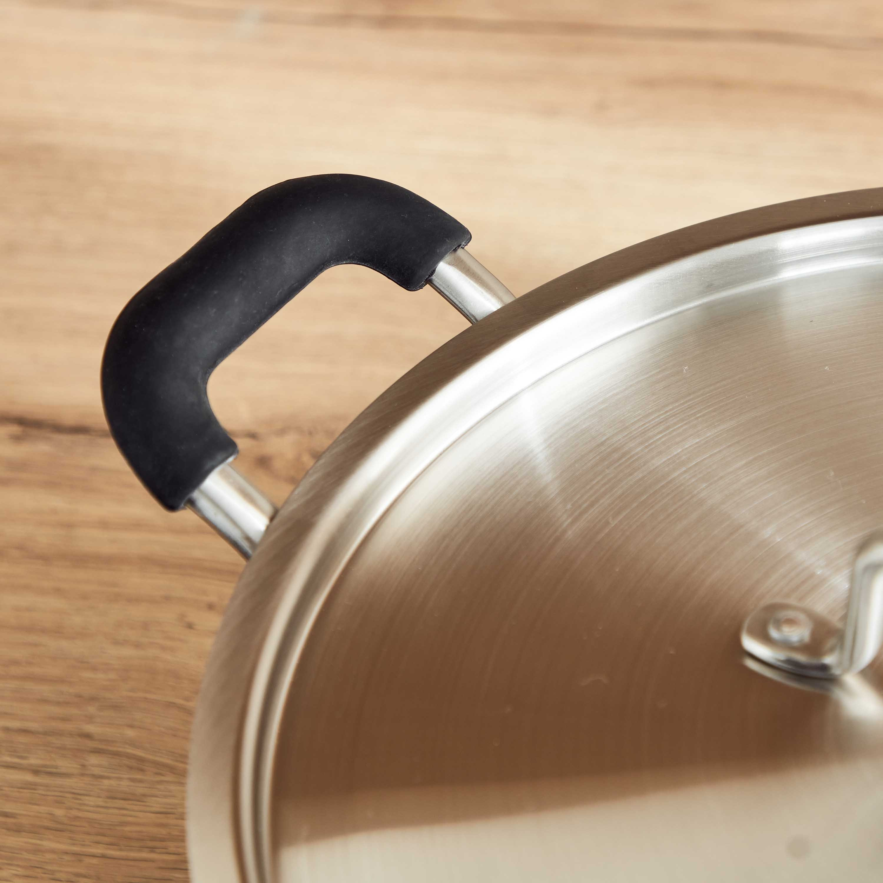 كسرولة بغطاء صُلب من جليستن ستيل تريبلي - 28 سم-hbxhomeware-hbxkitchen-image-5