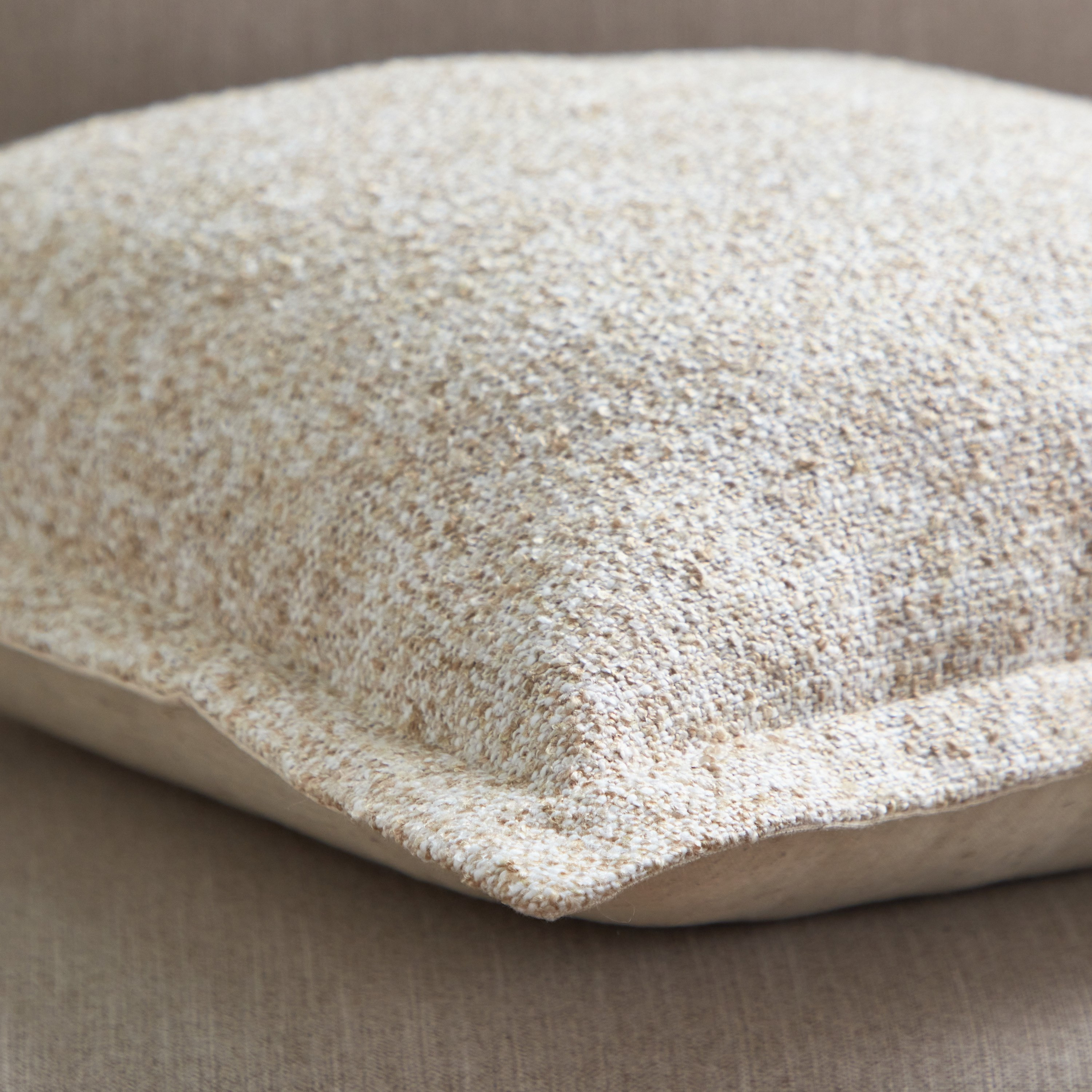 غطاء وسادة بارز الملمس بشفة أهي من أوبن فيو - 45x45 سم-hbxhomeware-cushionsandcovers-cushioncovers-image-3