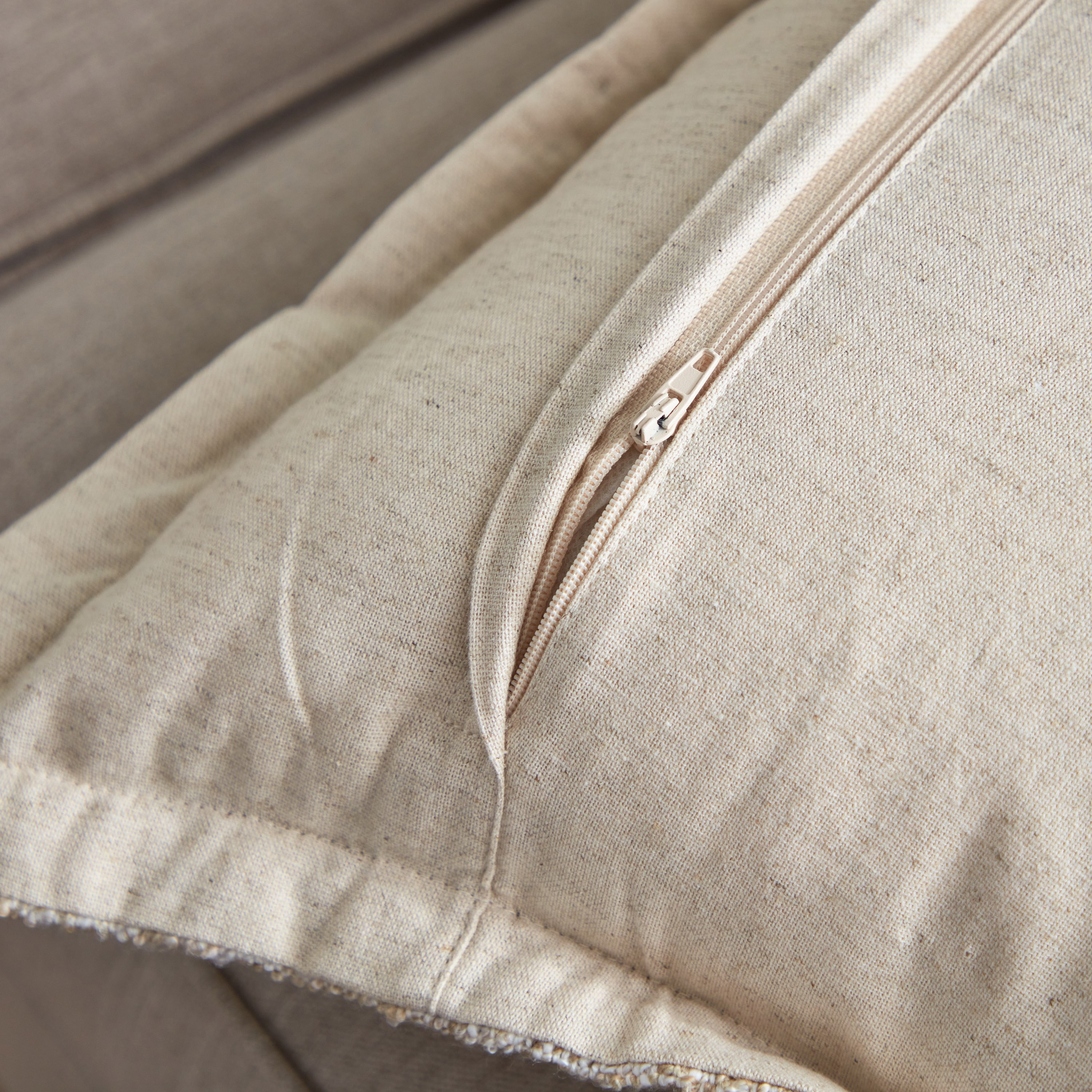 غطاء وسادة بارز الملمس بشفة أهي من أوبن فيو - 45x45 سم-hbxhomeware-cushionsandcovers-cushioncovers-image-4