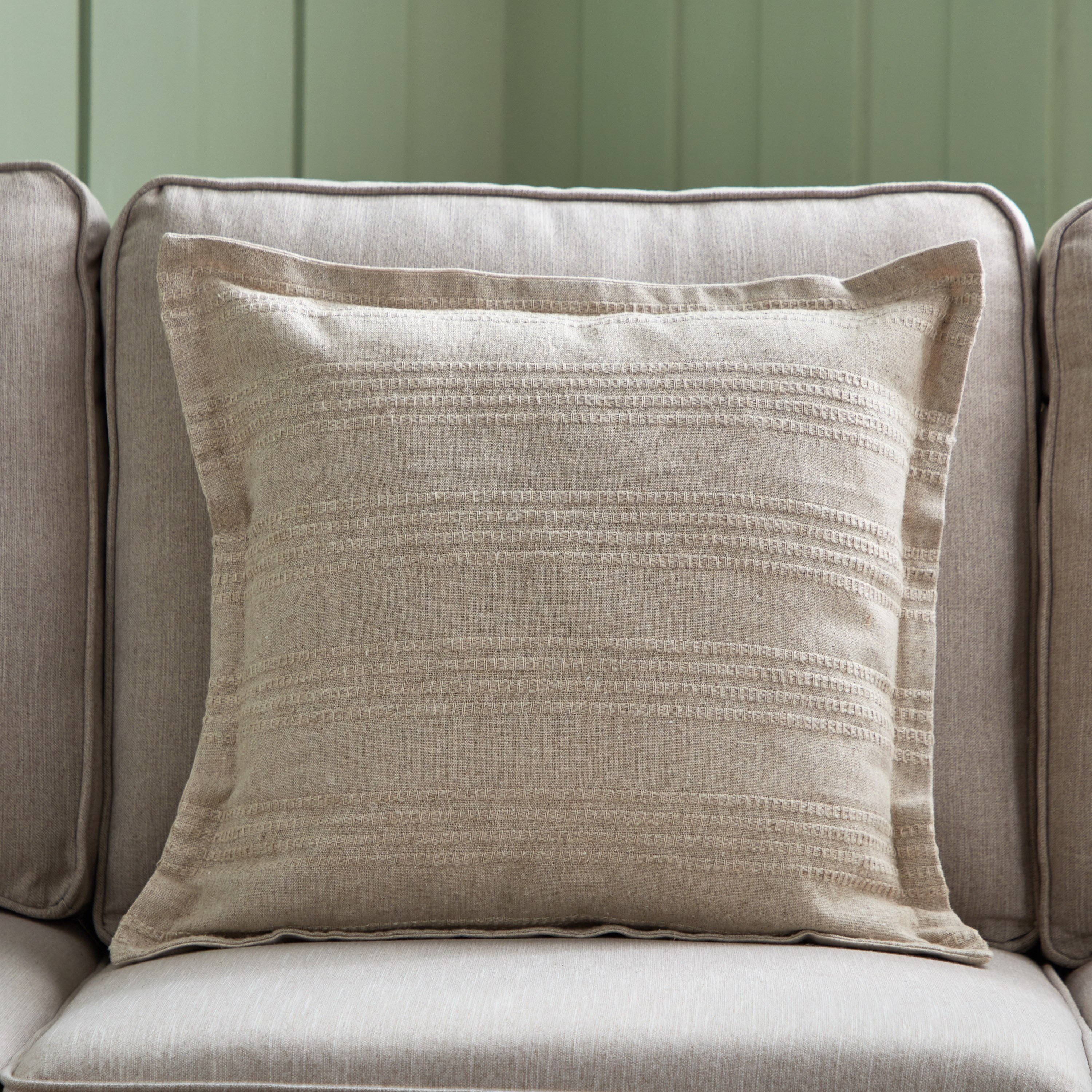 غطاء وسادة حرير مقلم بارز الملمس من أوبن فيو - 45x45 سم-hbxhomeware-cushionsandcovers-cushioncovers-image-1