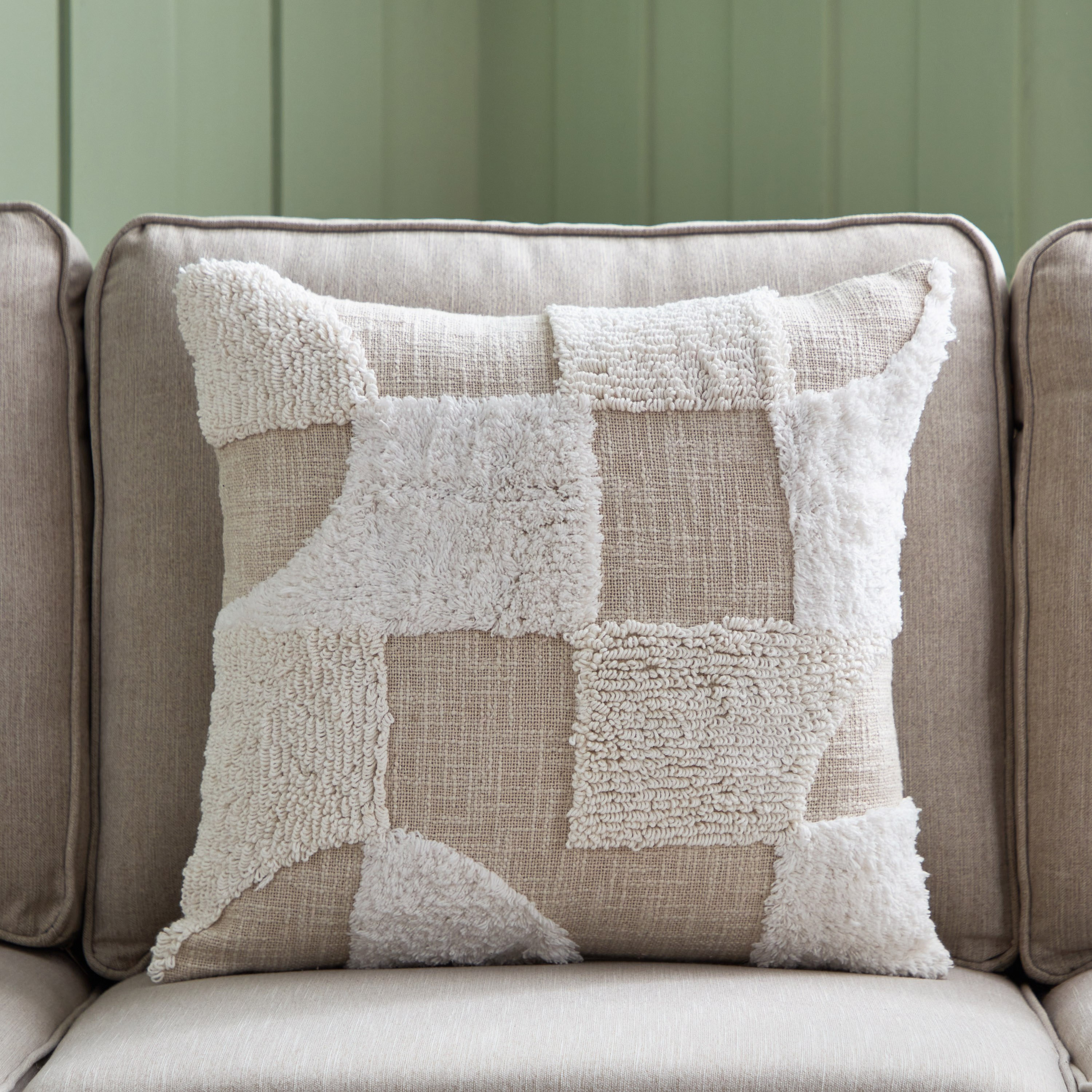 وسادة محشوة معنقدة من أوبن فيو جيوني - 45x45 سم-hbxlivingroom-furnishings-cushionsandcovers-filledcushions-image-1