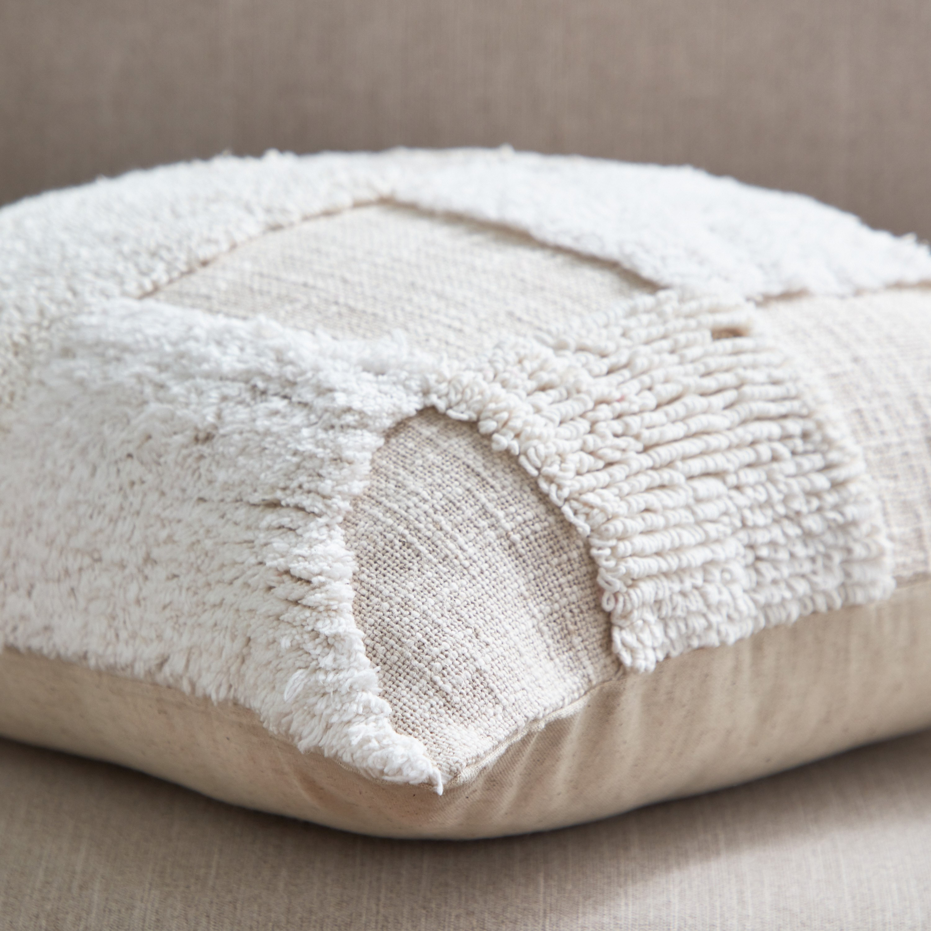 وسادة محشوة معنقدة من أوبن فيو جيوني - 45x45 سم-hbxlivingroom-furnishings-cushionsandcovers-filledcushions-image-3