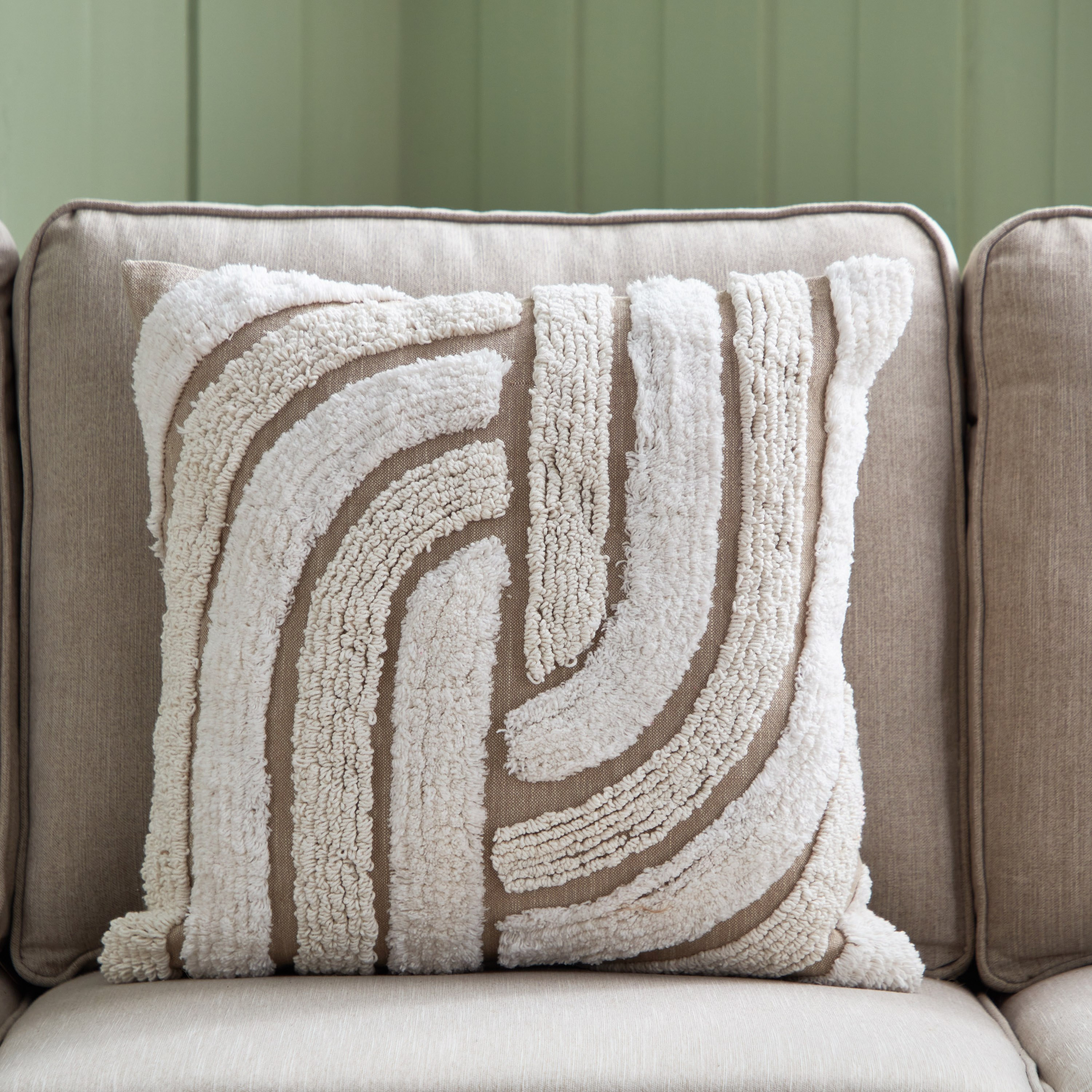 وسادة محشوة معنقدة من أوبن فيو - 45x45 سم-hbxlivingroom-furnishings-cushionsandcovers-filledcushions-image-1
