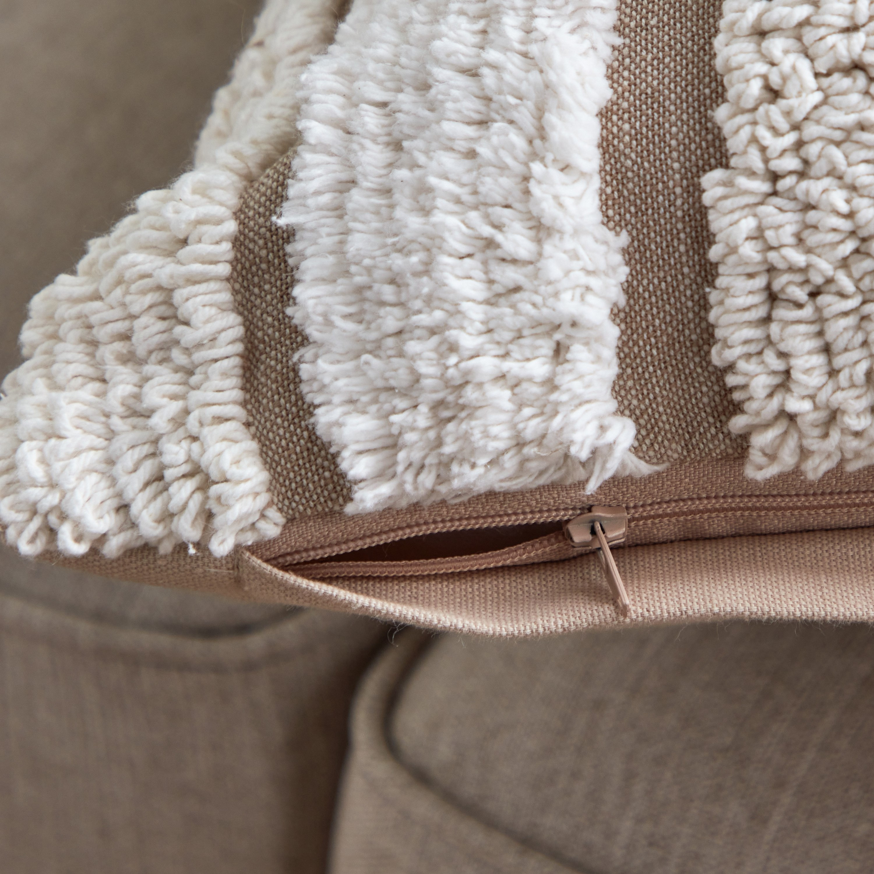 وسادة محشوة معنقدة من أوبن فيو - 45x45 سم-hbxlivingroom-furnishings-cushionsandcovers-filledcushions-image-4