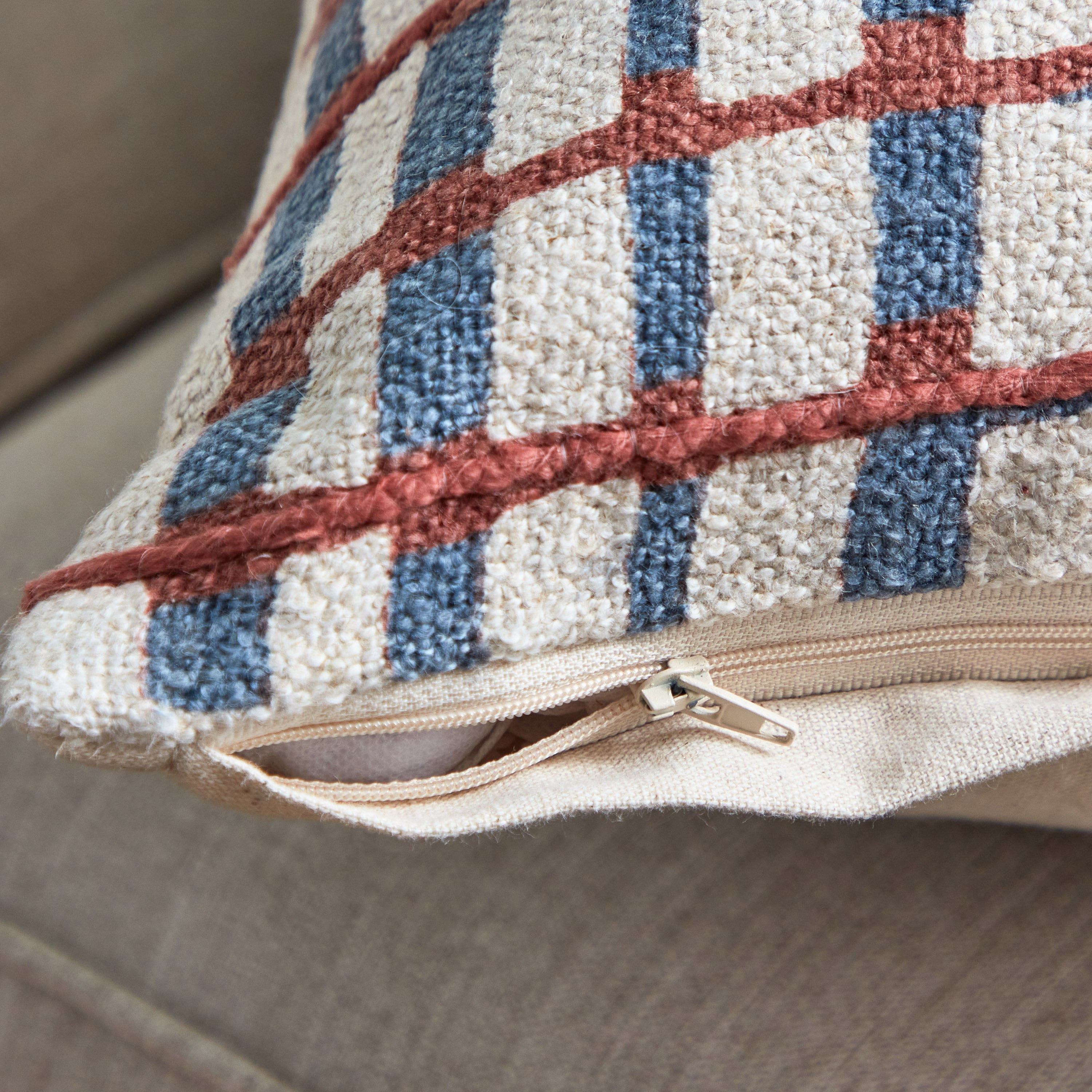غطاء وسادة معنقد سوميل من آرت أكسنت- 45x45 سم-hbxhomeware-cushionsandcovers-cushioncovers-image-4