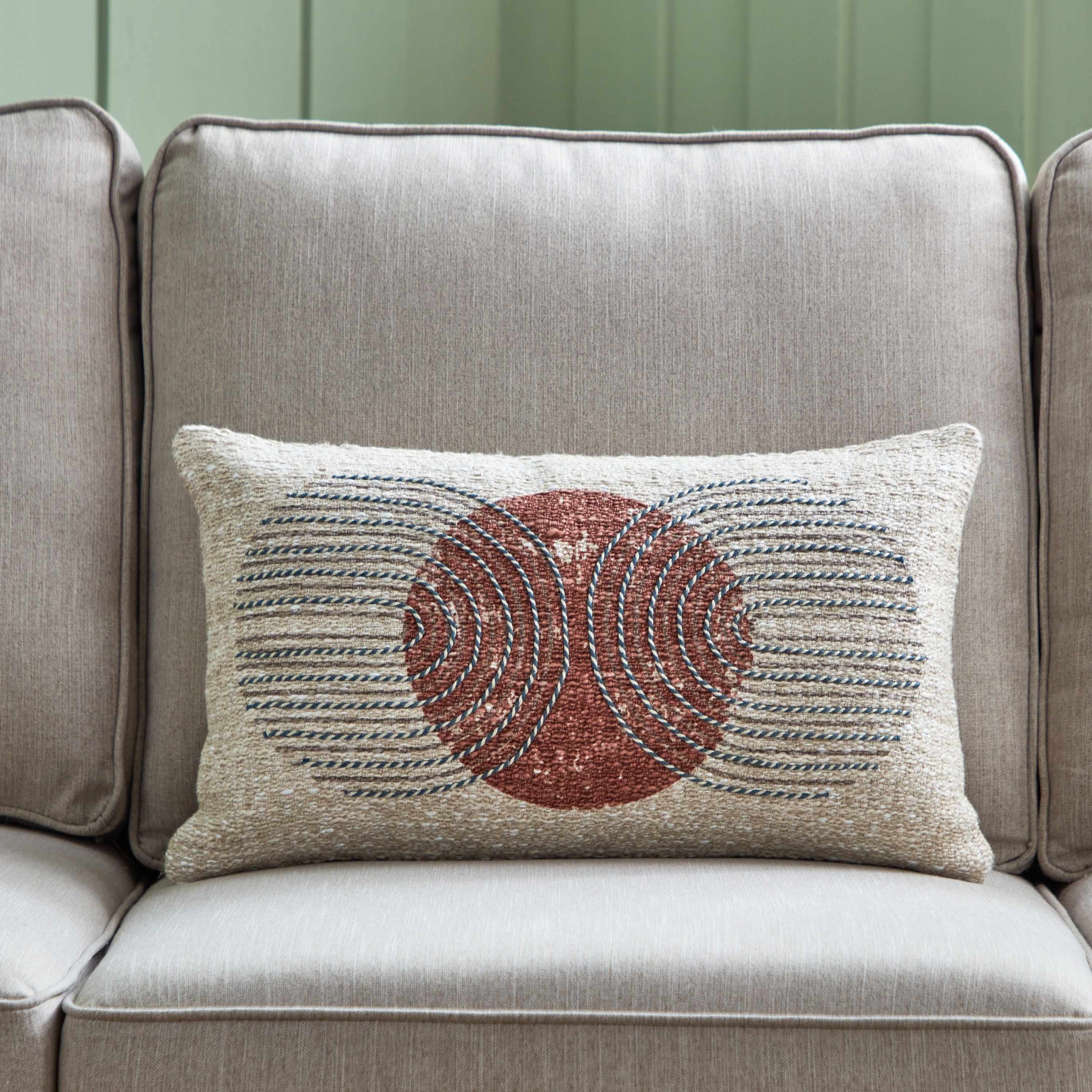 وسادة محشوّة منسوجة من آرت أكسنت - 30x50 سم-hbxlivingroom-furnishings-cushionsandcovers-filledcushions-image-1