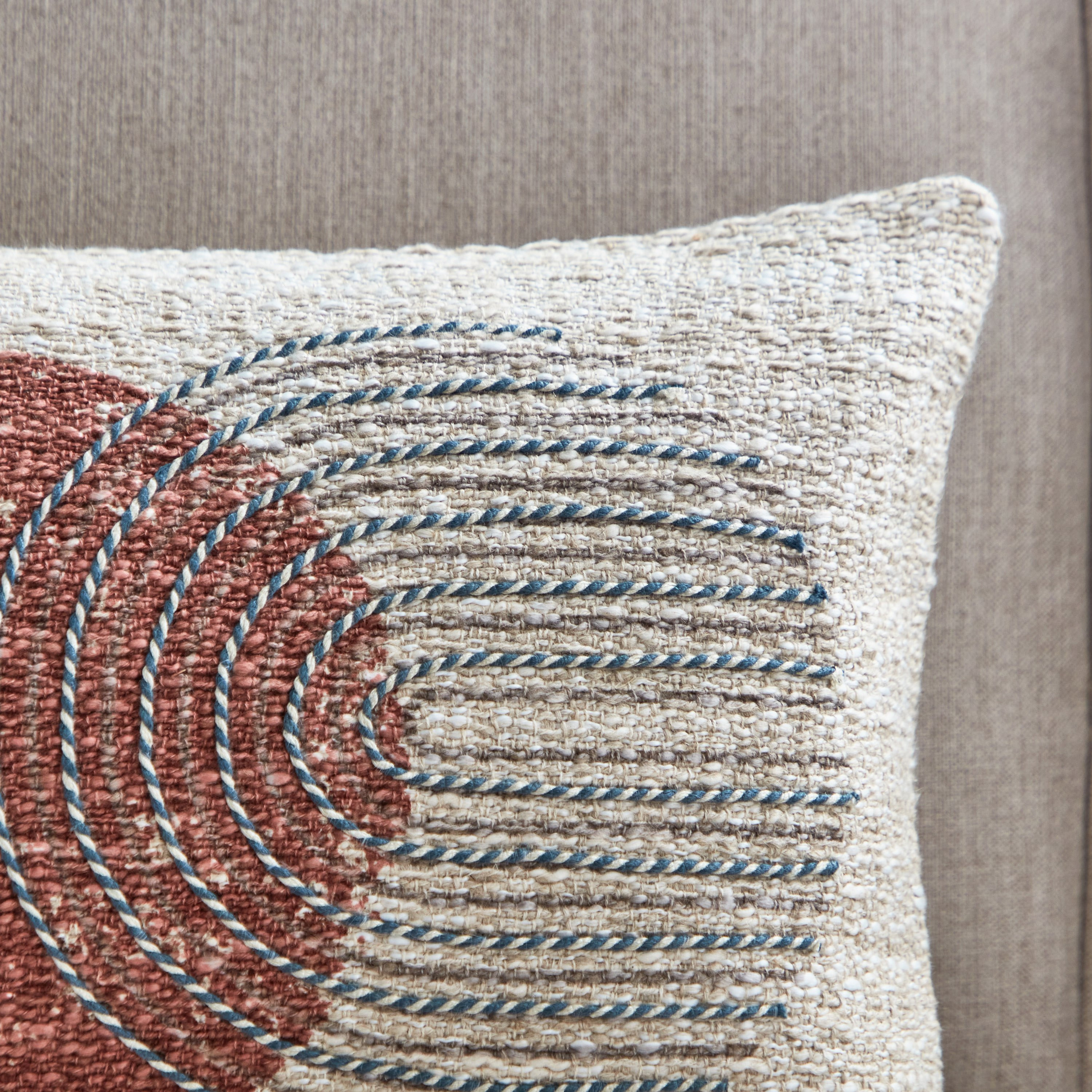 وسادة محشوّة منسوجة من آرت أكسنت - 30x50 سم-hbxlivingroom-furnishings-cushionsandcovers-filledcushions-image-2