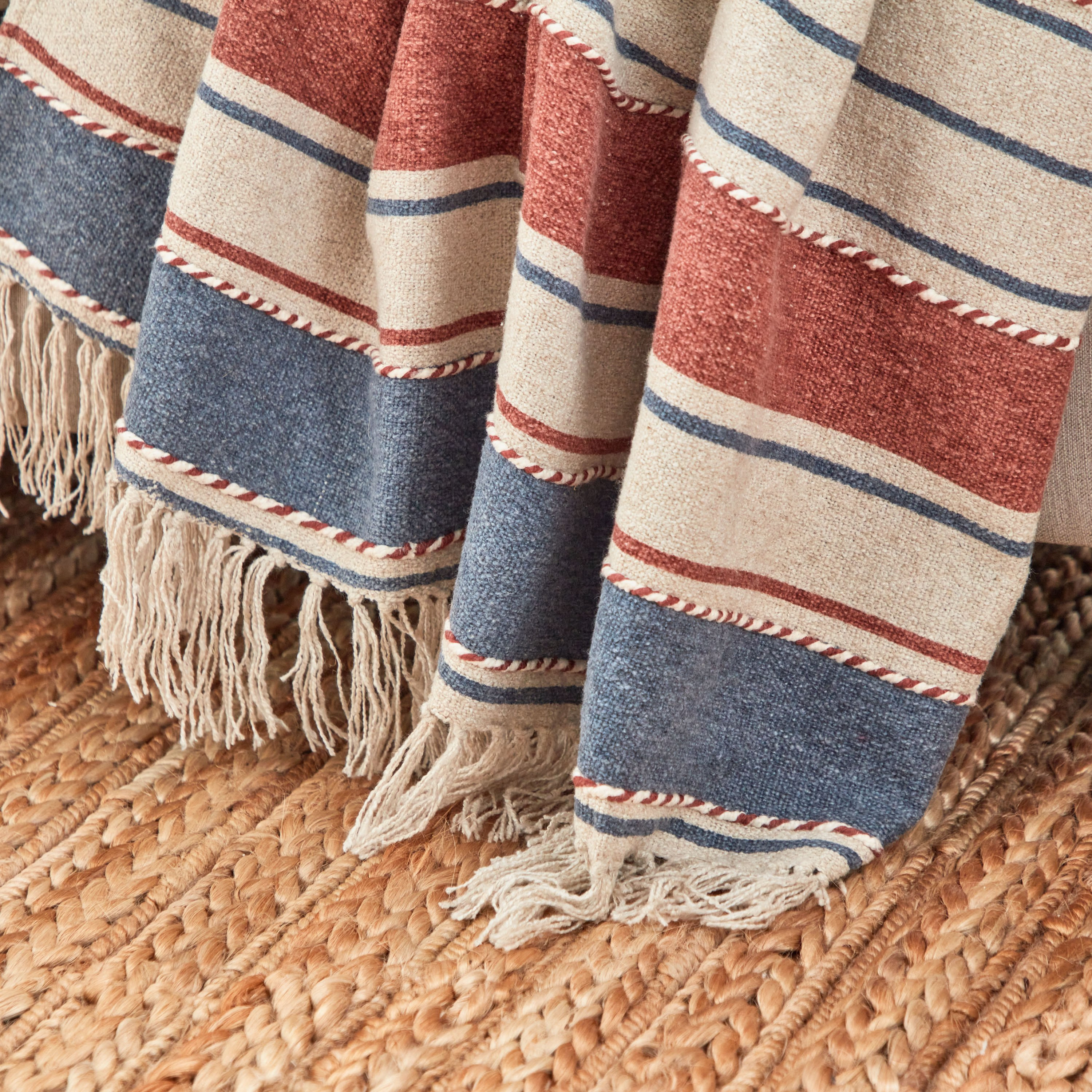 بطانية خفيفة منسوجة جيناي من آرت أكسنت - 130x160 سم-hbxhomeware-hbxbedroom-image-3
