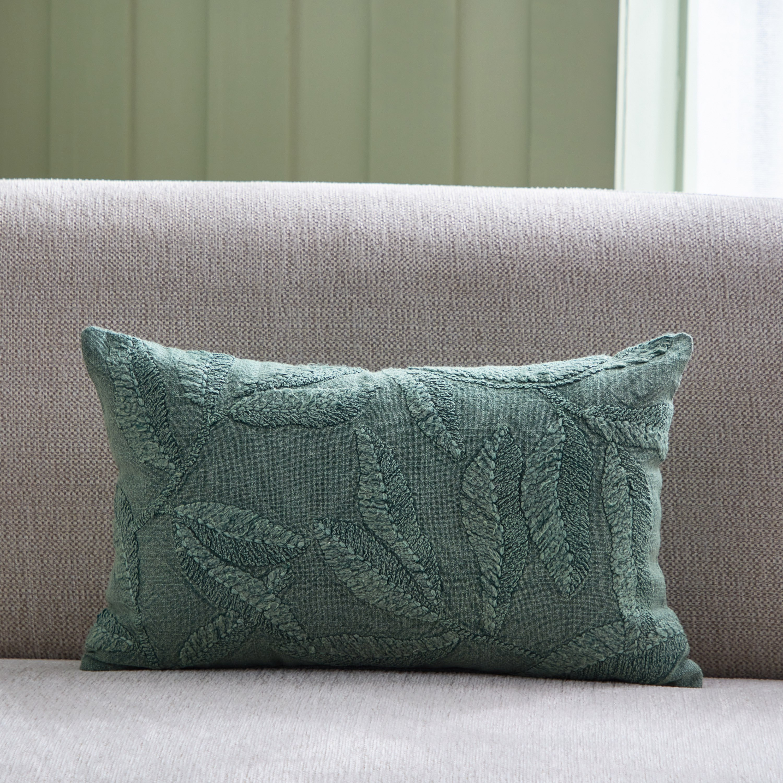 وسادة محشوة بأوراق الشجر من سيج شيد - 30x50 سم-hbxlivingroom-furnishings-cushionsandcovers-filledcushions-image-1