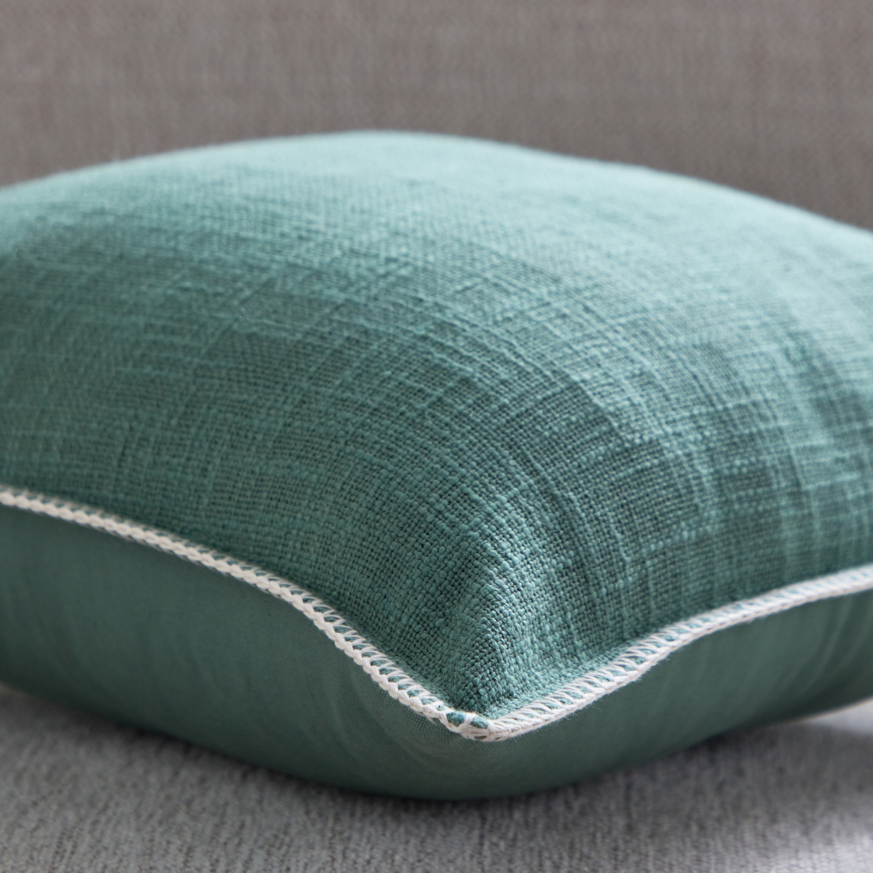 وسادة محشوة جاير سلوب من سيج شيد - 45x45 سم-hbxlivingroom-furnishings-cushionsandcovers-filledcushions-image-3