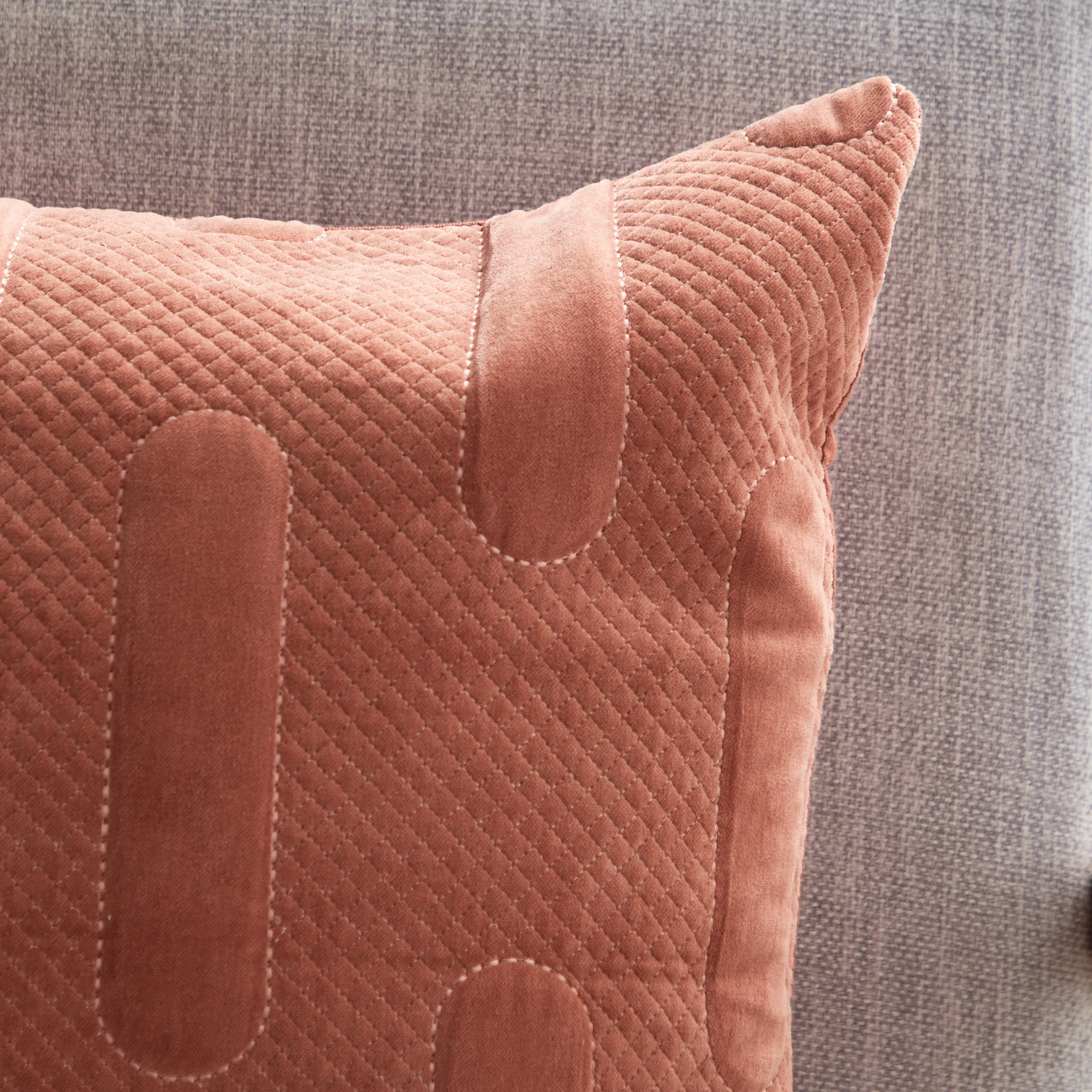 وسادة محشوة مبطنة من سيلكي شين إيفا - 45x45 سم-hbxlivingroom-furnishings-cushionsandcovers-filledcushions-image-2