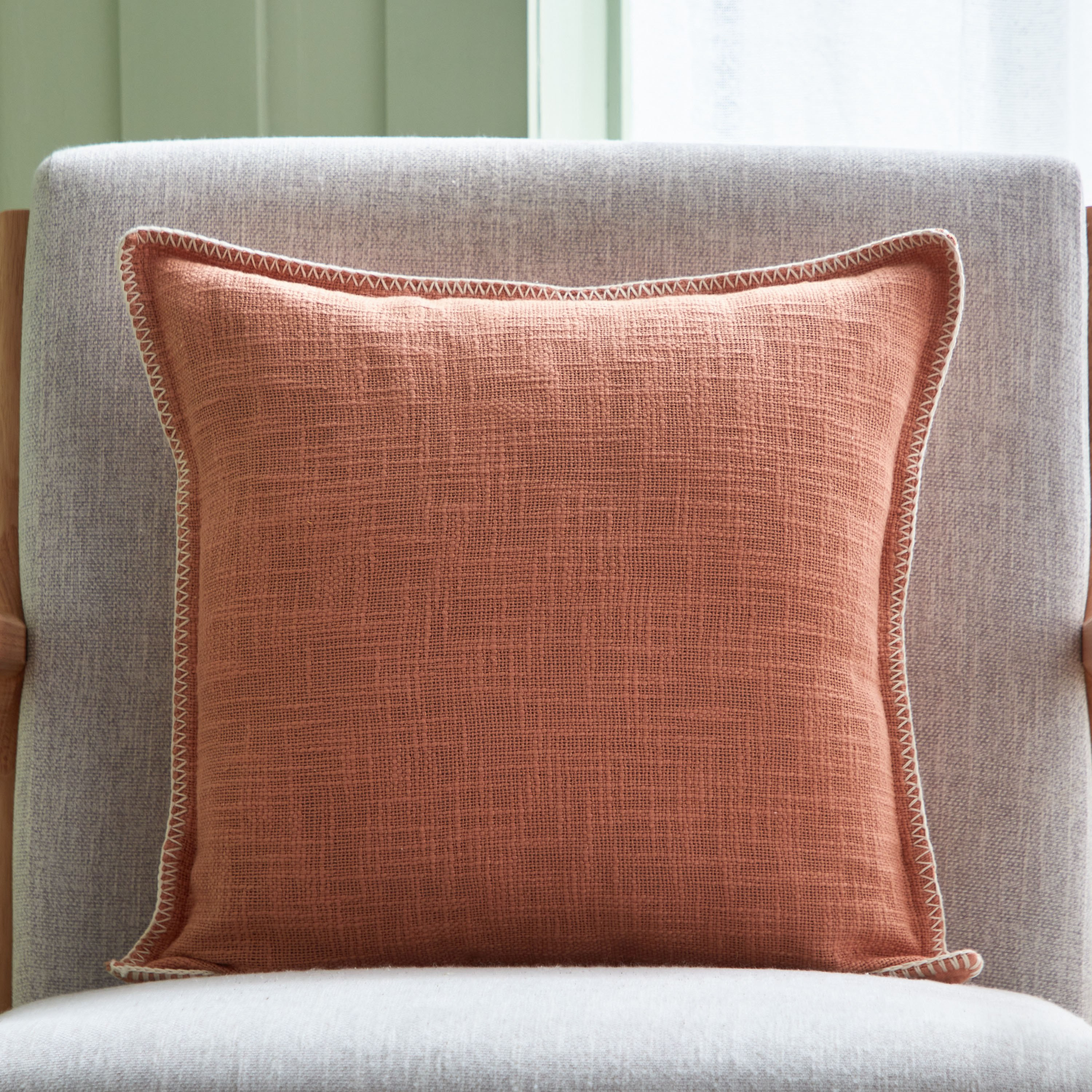 وسادة محشوة جاير سلوب من سيلكي شين - 45x45 سم-hbxlivingroom-furnishings-cushionsandcovers-filledcushions-image-1