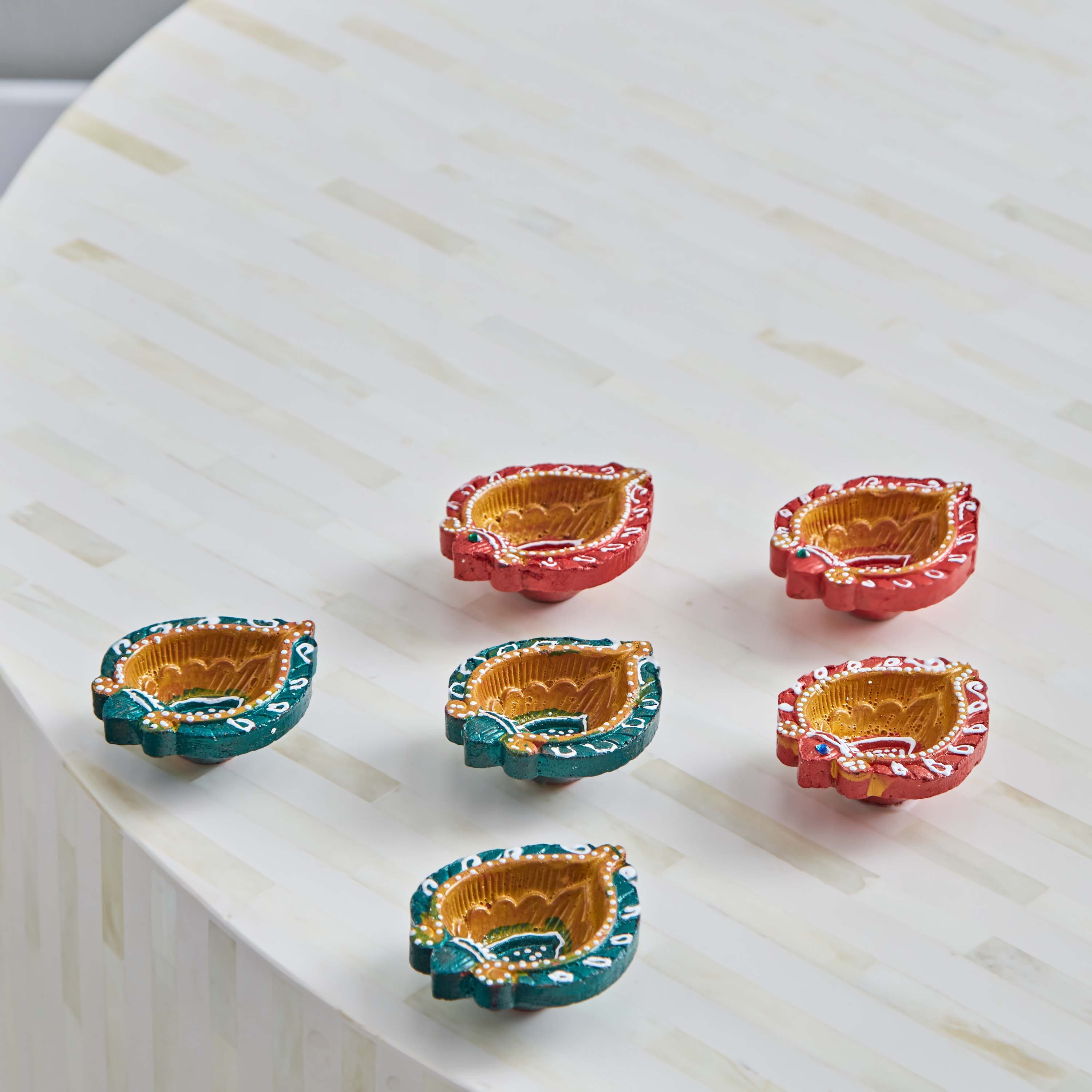 طقم ضياء بليستر ملوّن 6 قطع من لومين - 21x15x3 سم-hbxlivingroom-decorandaccessories-candleholders-image-2