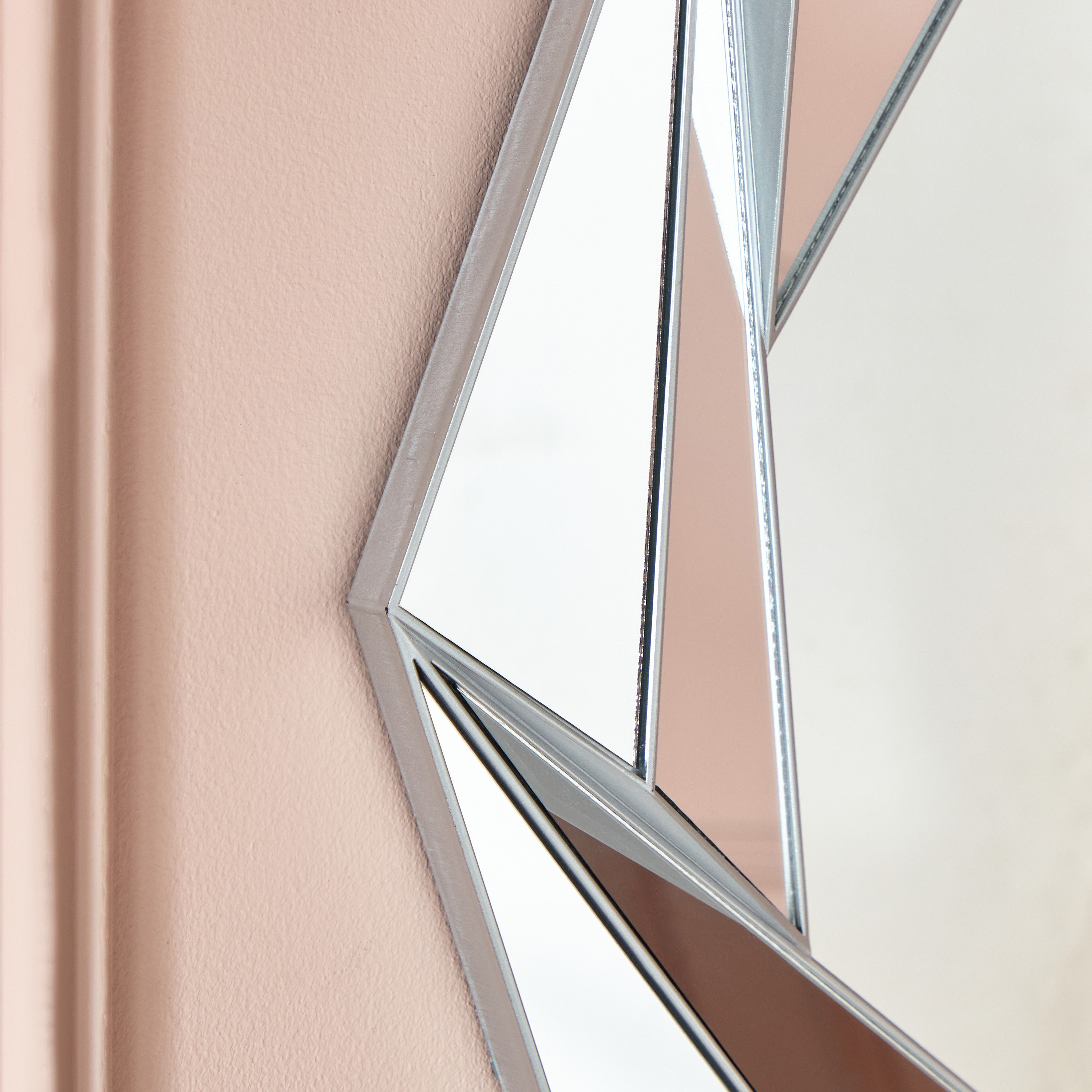 مرآة حائط مشطوفة الحواف من مونتارا - 61x61x2.5 سم-hbxhomeware-hbxdecorandfurnishings-image-4
