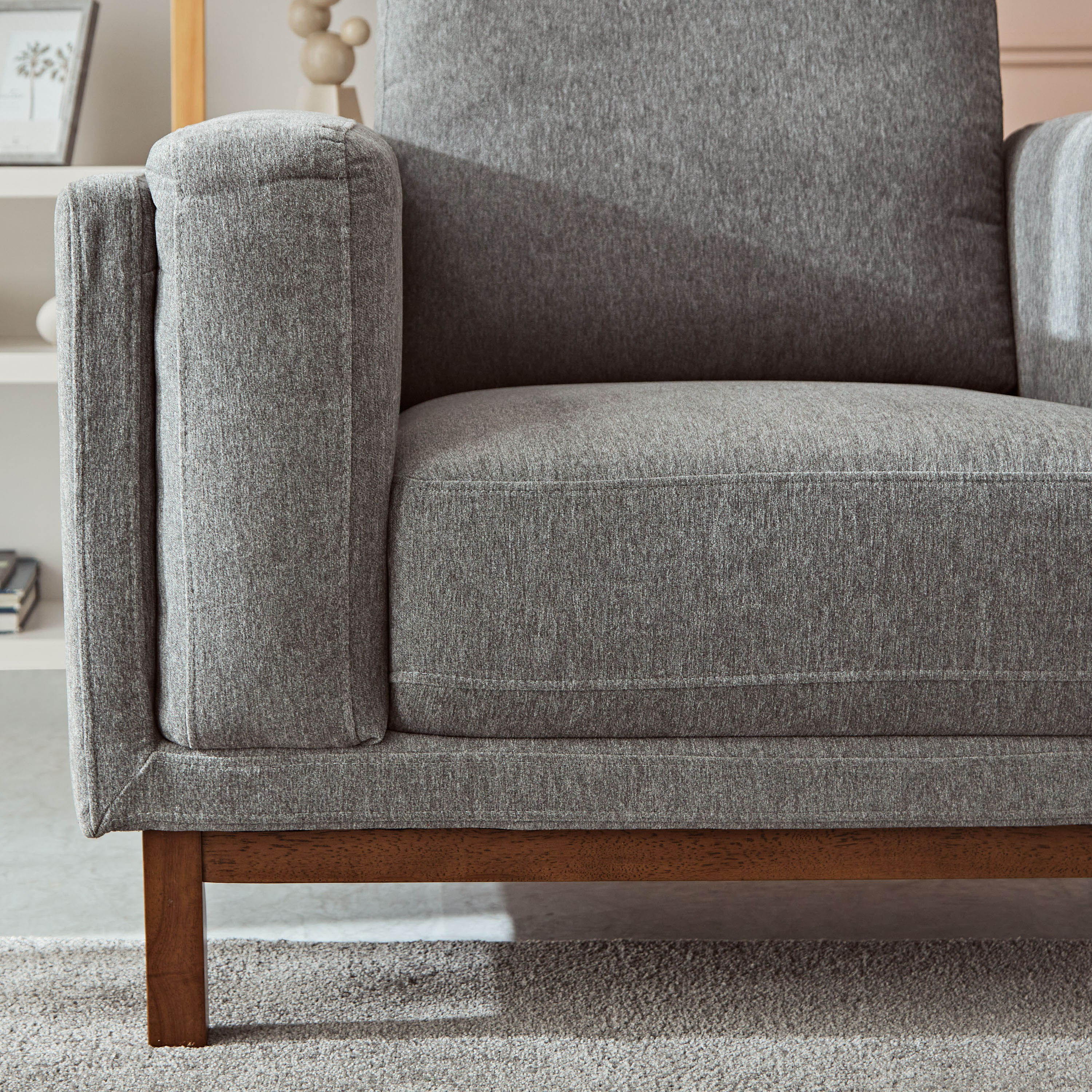 كرسي قماش بمساند ذراعين من بيتشر-hbxlivingroom-sofasandarmchairs-sofas-image-7