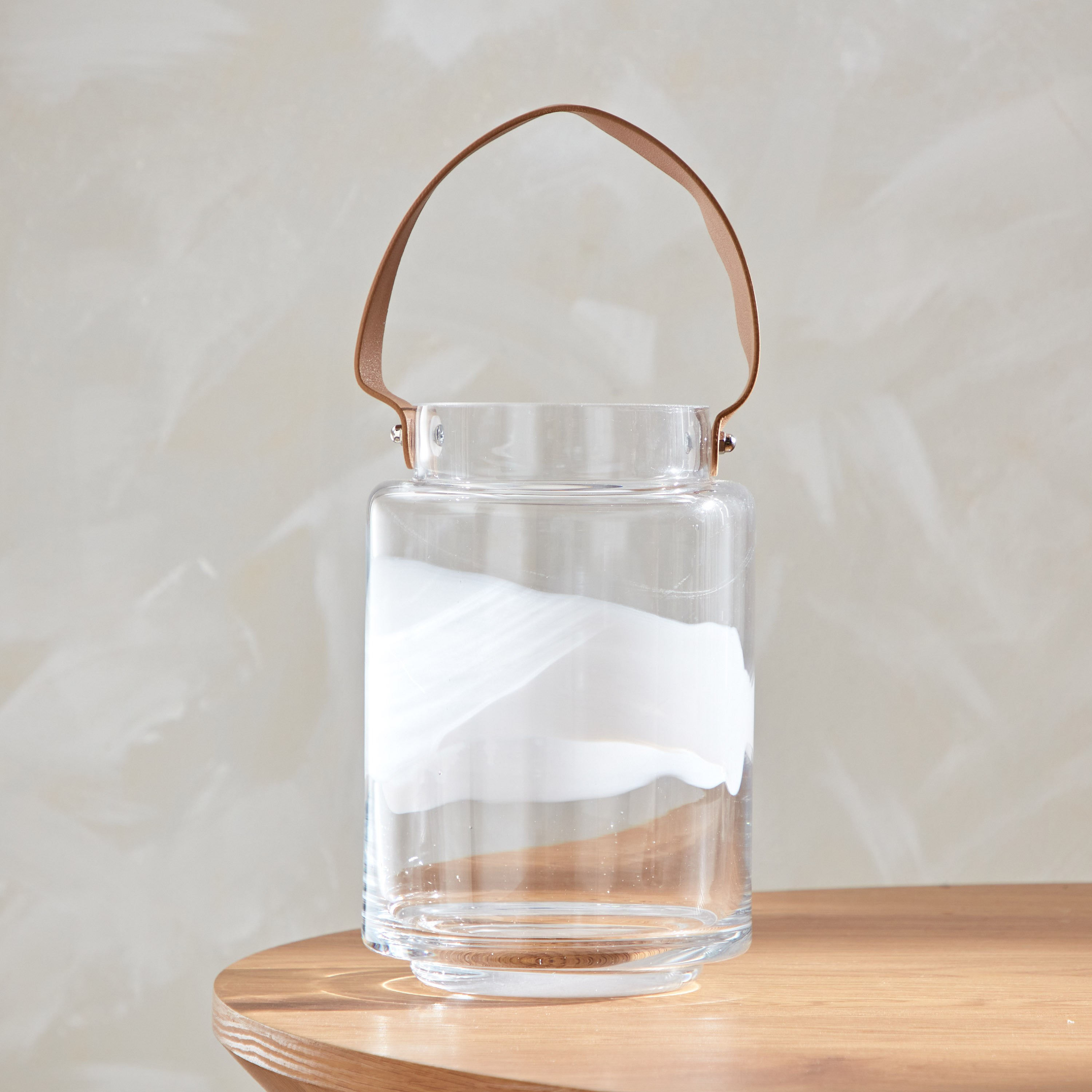 فانوس زجاج شفاف بارز الملمس مع مقبض جلد من لايف - 14.2x14.2x21 سم-hbxdecorandfurnishings-homeaccessories-lanterns-image-2