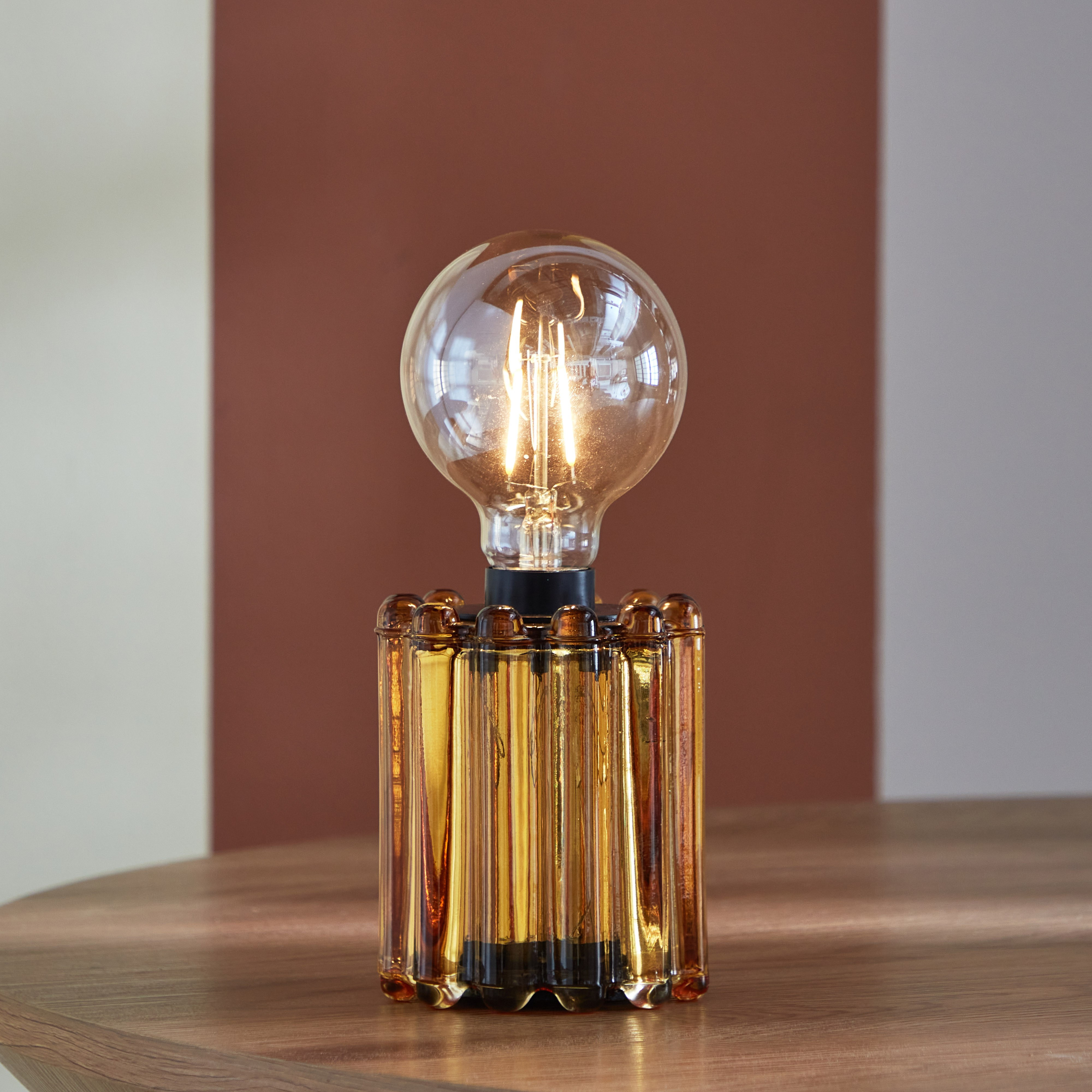 مزهرية لمبة إل إي دي مع زجاج ملوّن من لايف  - 9.5x9.5x24 سم-hbxhomeware-hbxdecorandfurnishings-image-1