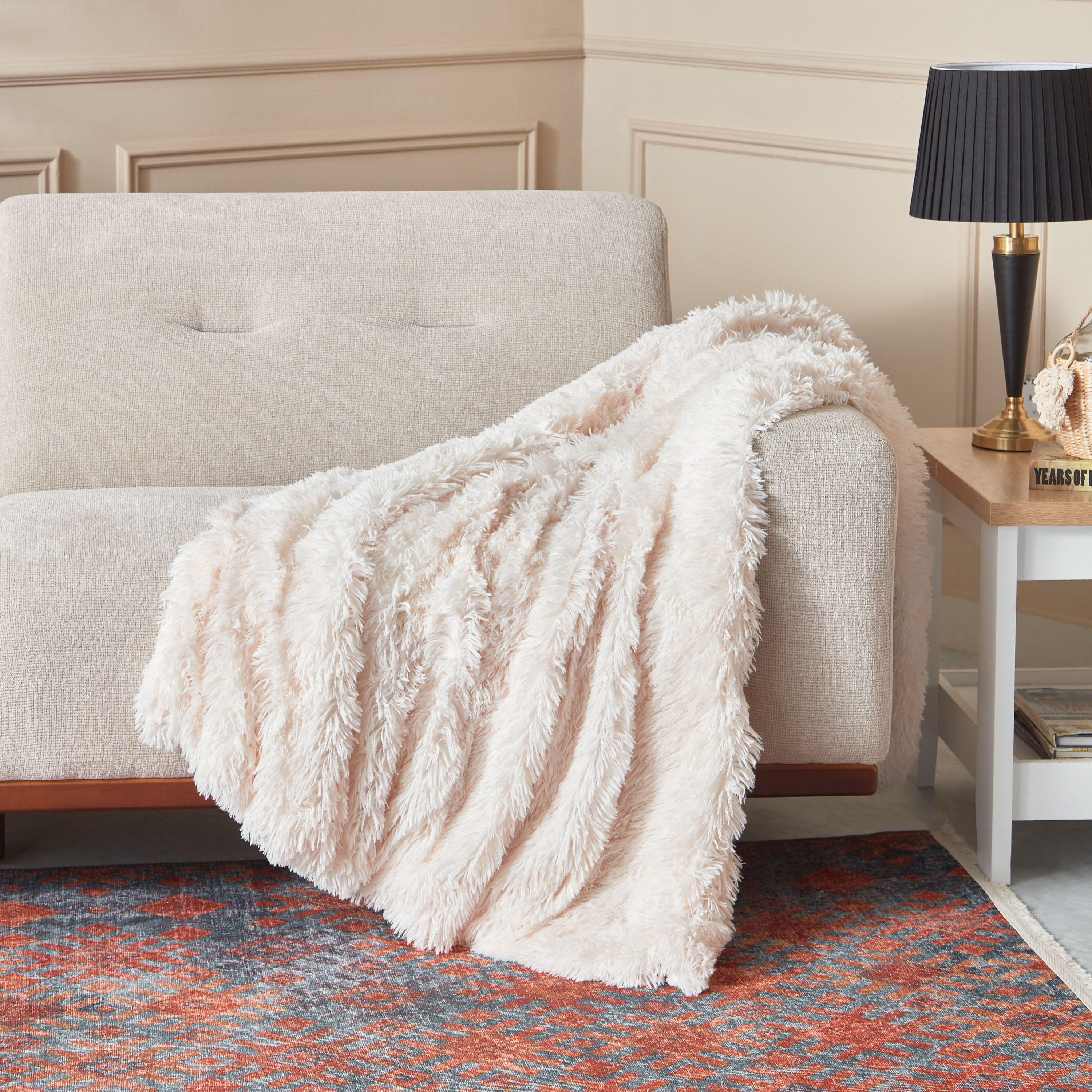 بطانية خفيفة فرو من لاسا - 127x152 سم-hbxhomeware-hbxbedroom-image-1