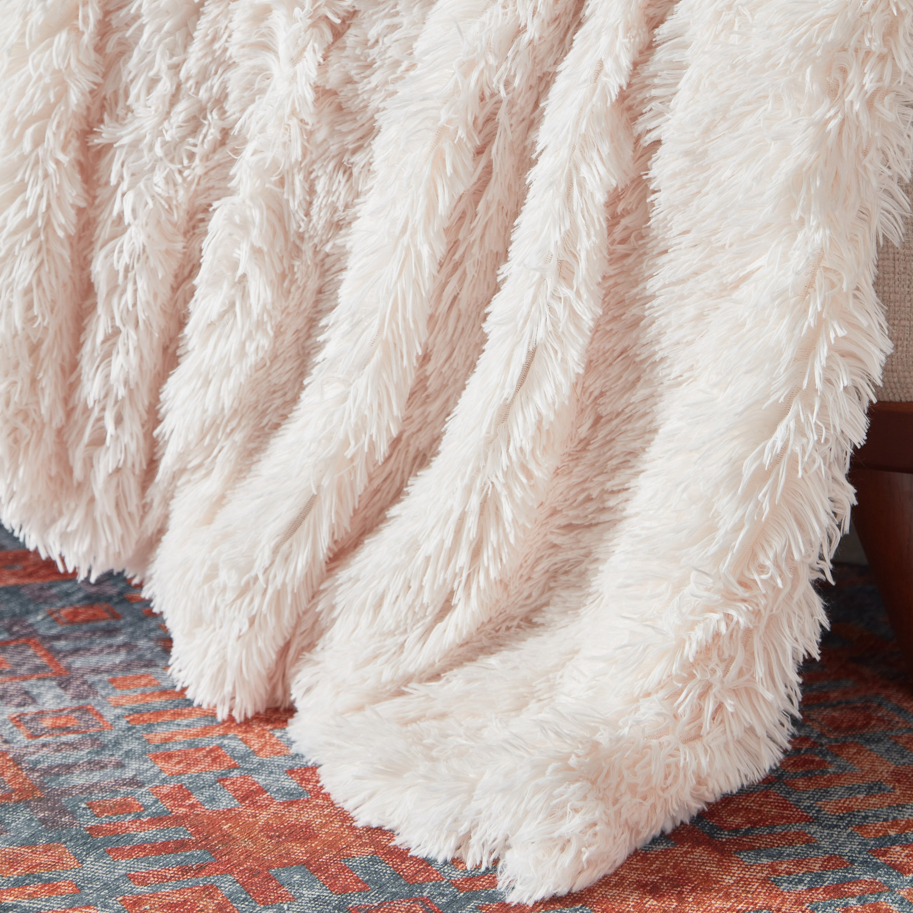 بطانية خفيفة فرو من لاسا - 127x152 سم-hbxhomeware-hbxbedroom-image-2