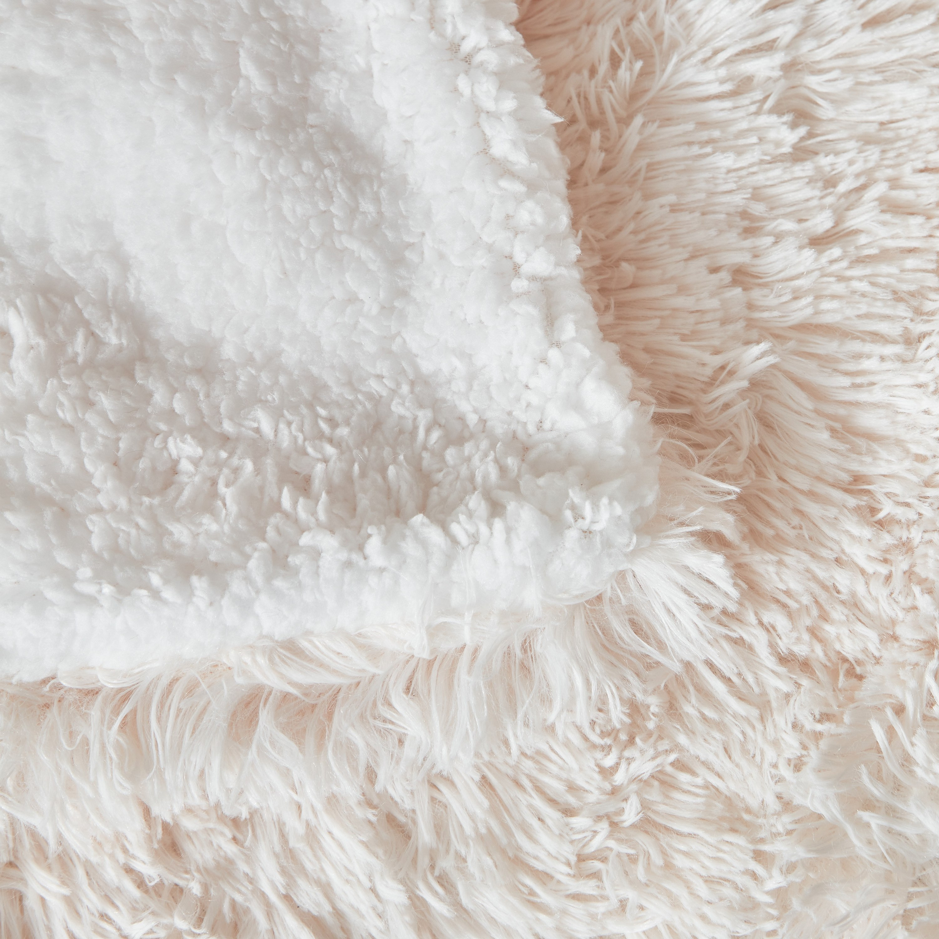 بطانية خفيفة فرو من لاسا - 127x152 سم-hbxhomeware-hbxbedroom-image-3