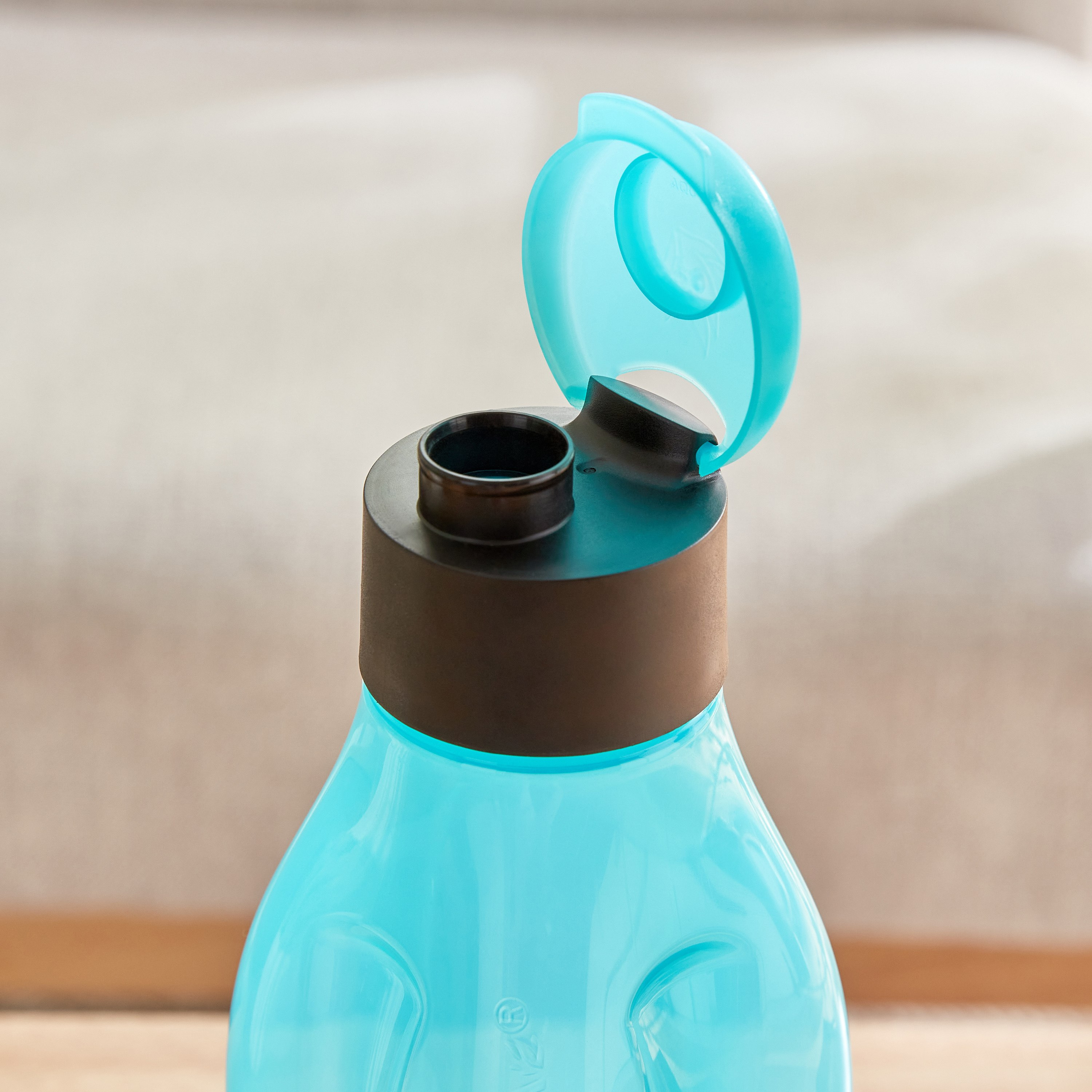 Midas Aqua Cool Bottle with Flip Top Lid - 1 L-hbxhomeware-hbxkitchen-image-3