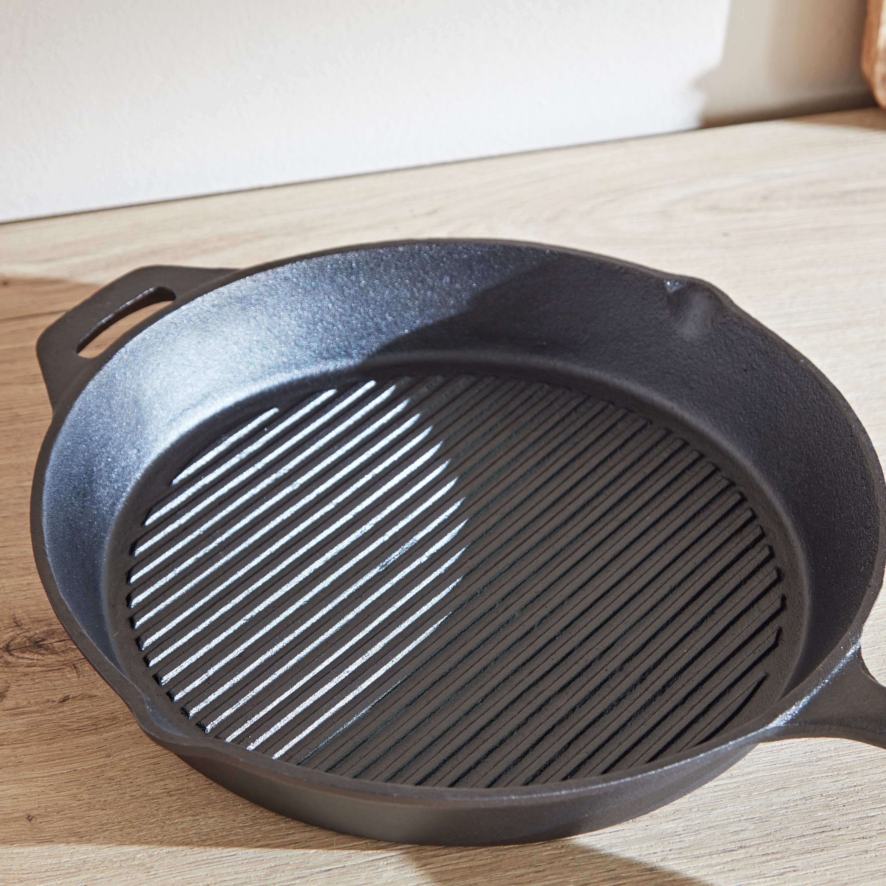 Ferrea Cast Iron Fry Pan - 29.5 cm-hbxhomeware-hbxkitchen-image-2