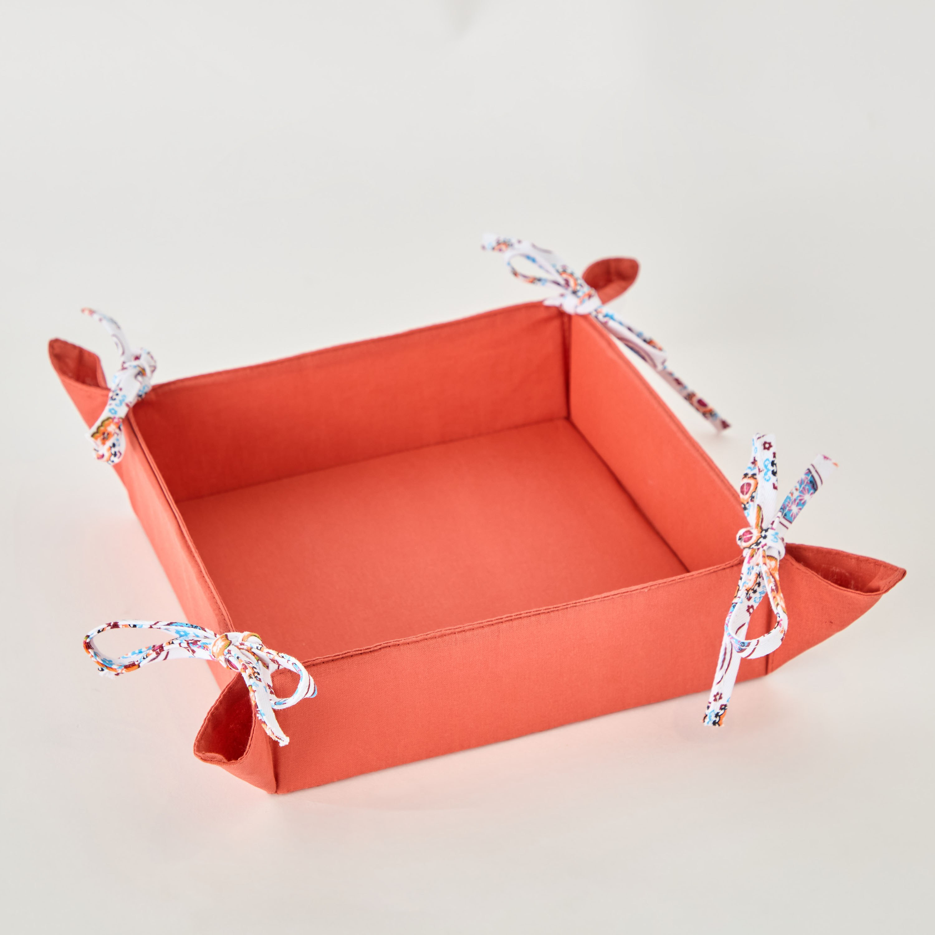 سلة خبز من ماجيستيك - 33x33 سم-hbxdecorandfurnishings-tabletop-serveware-image-1